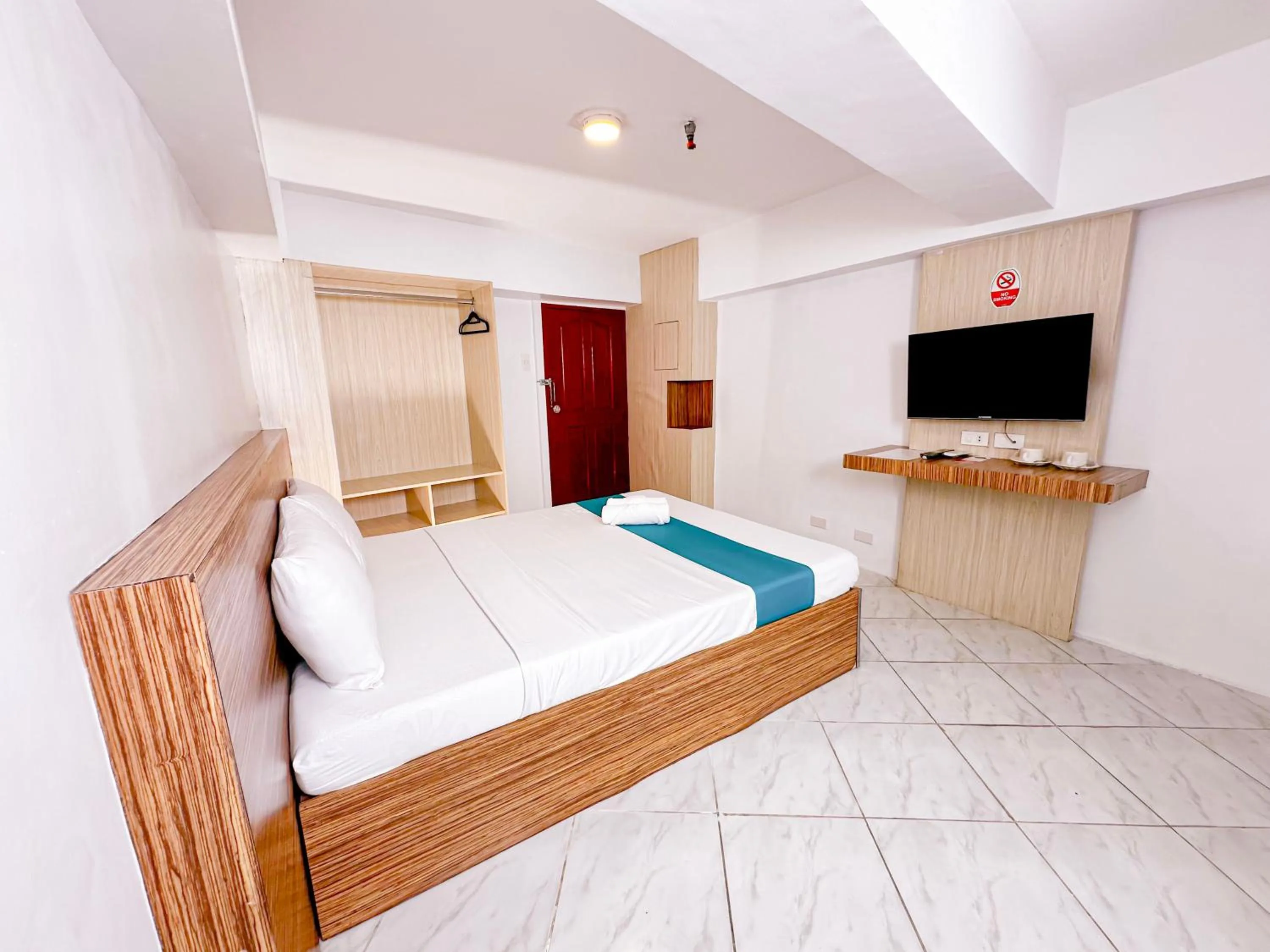 Deluxe Double Room in Circuit Hostel