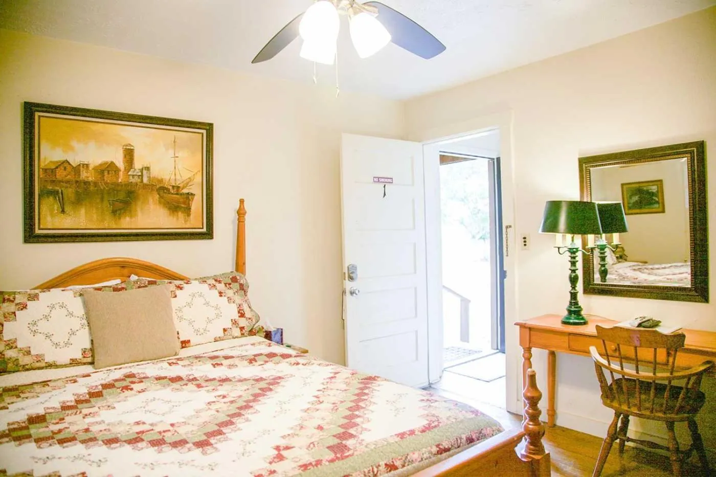 Deluxe Queen Room in Shiner Country Inn