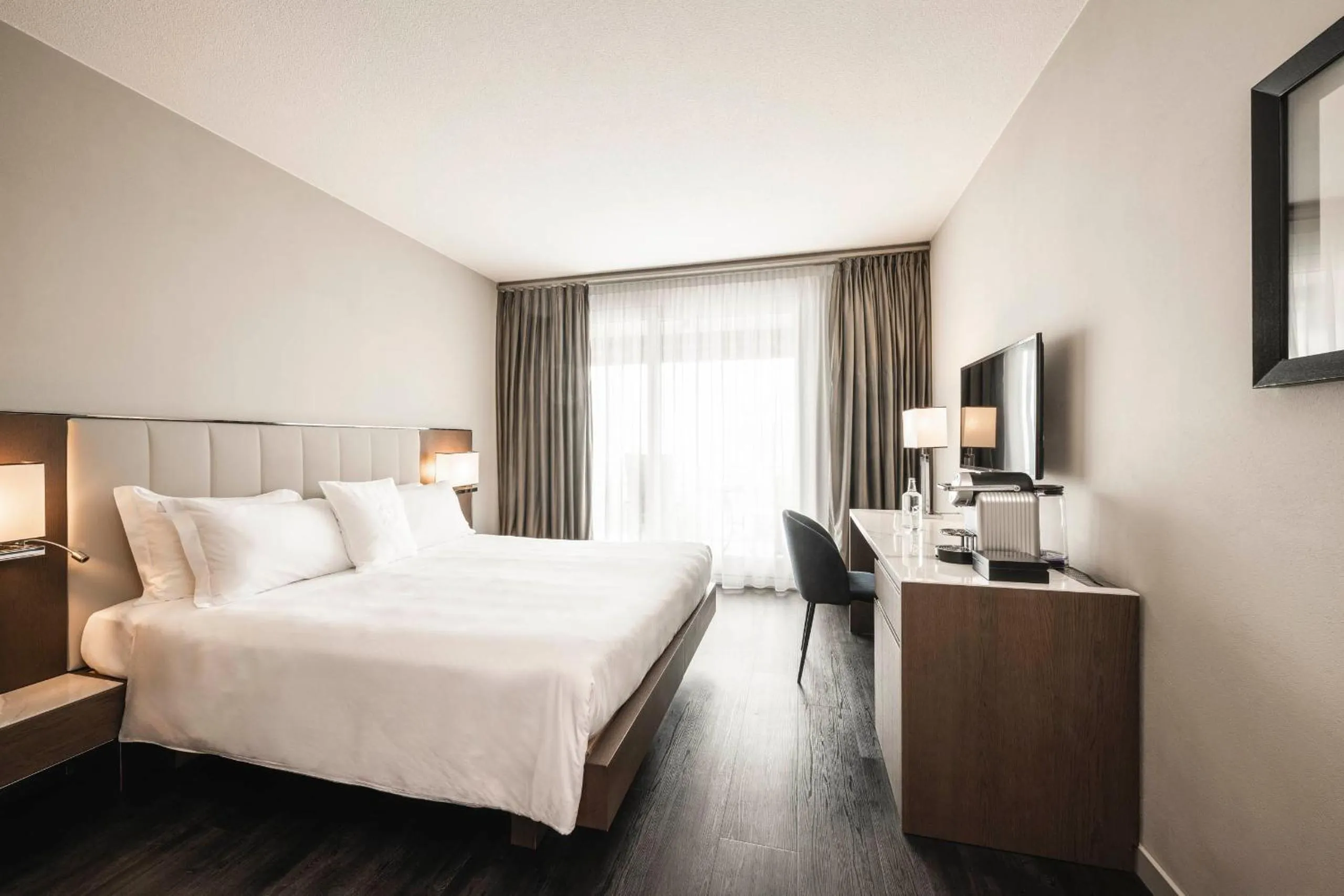  Panorama Deluxe Double or Twin Room with Balcony and Lake View in Hotel Belvedere Locarno