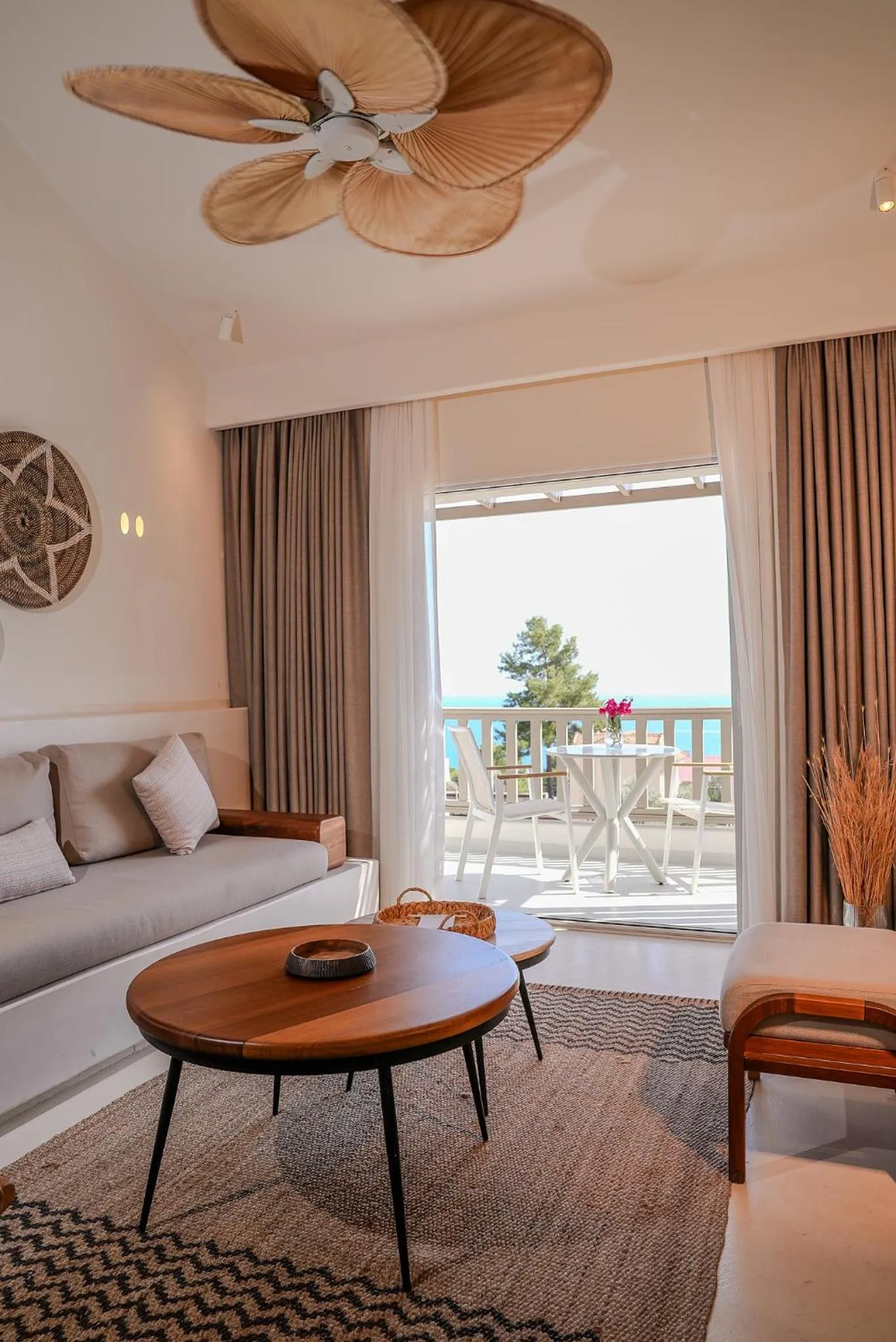 Apartment with Sea View in Pilos Suites