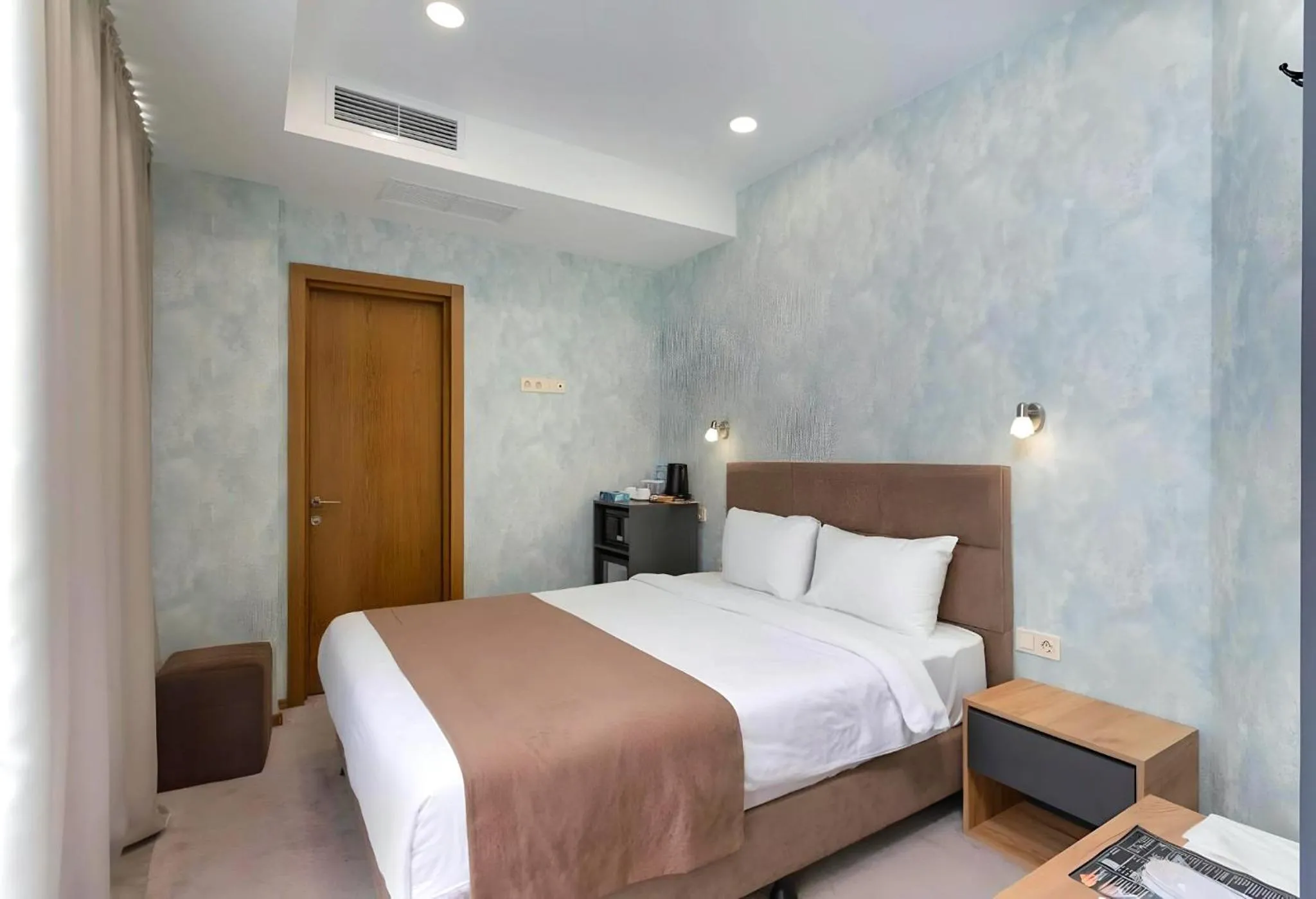 Budget Double Room in Brooch Boutique Hotel