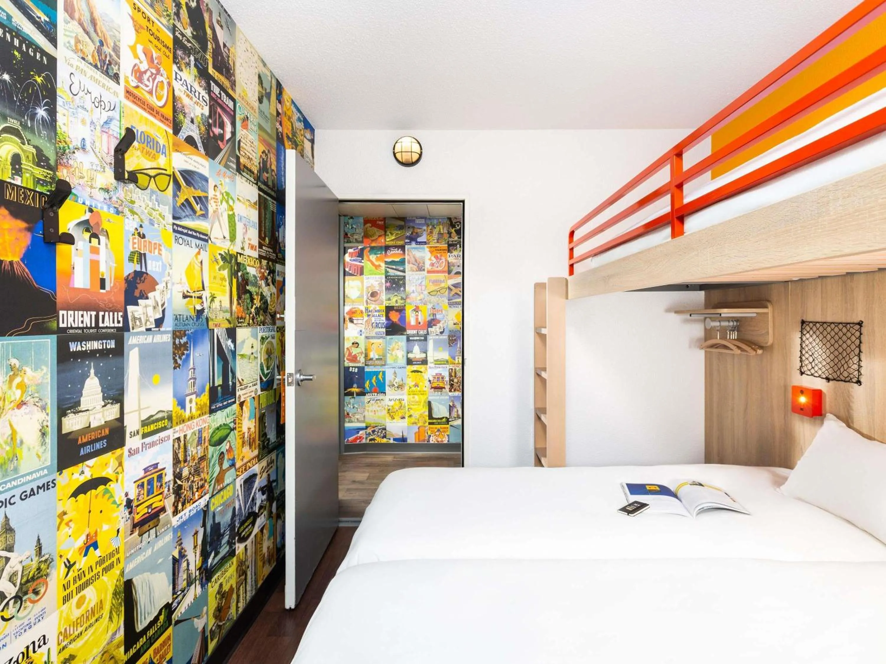 Break Room with Three Single Bunk Beds and Shared Bathroom in hotelF1 Saint Nazaire La Baule