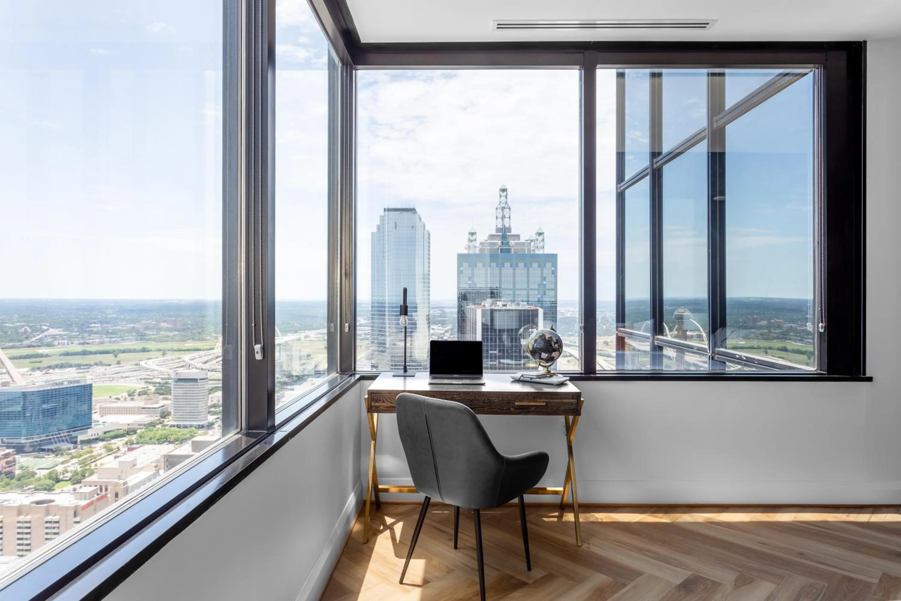 Corner King Room (Self Check-in with Virtual Front Desk) in Mint House Dallas Downtown By Kasa