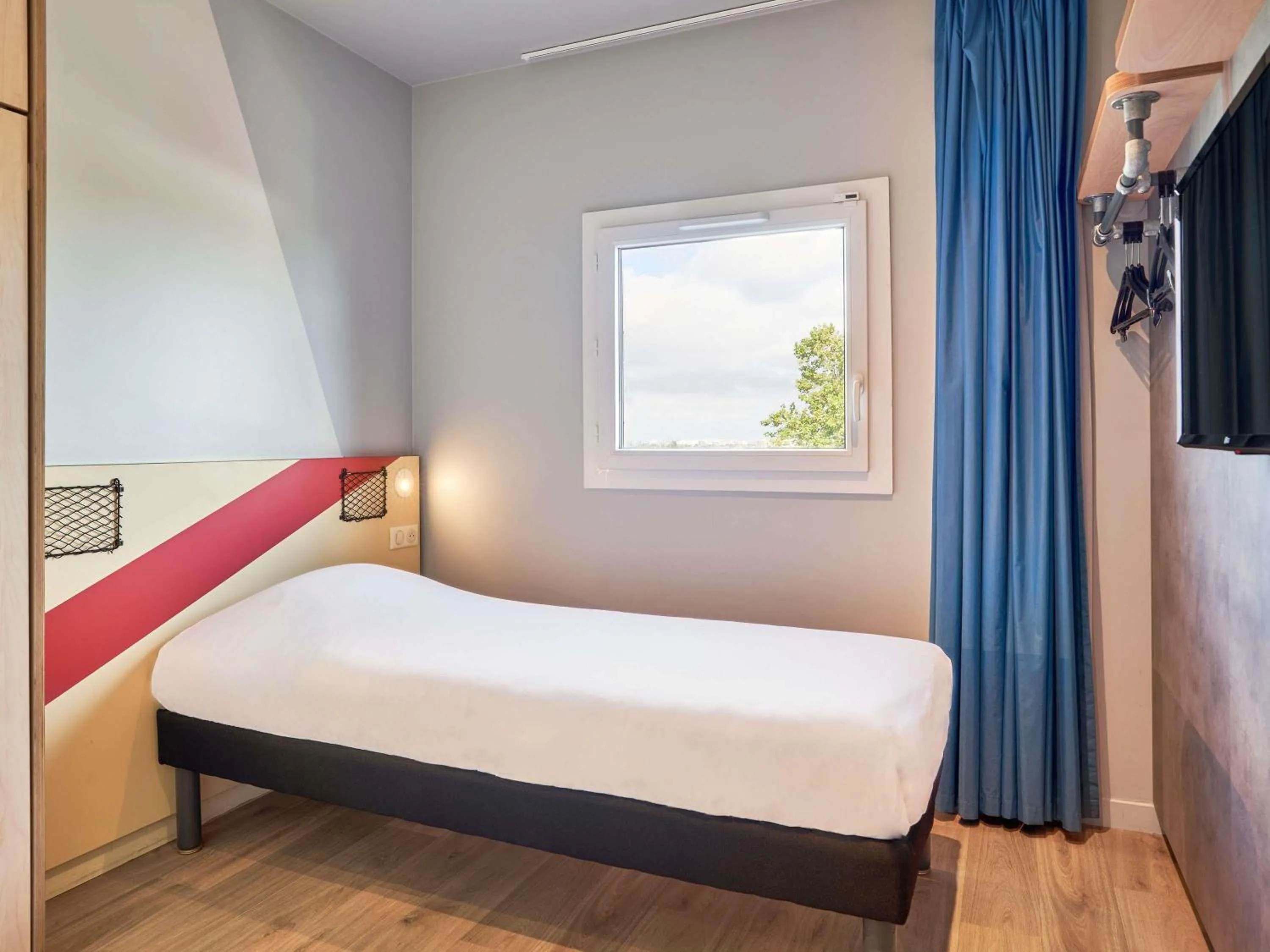 Twin Room in ibis Budget Villemomble