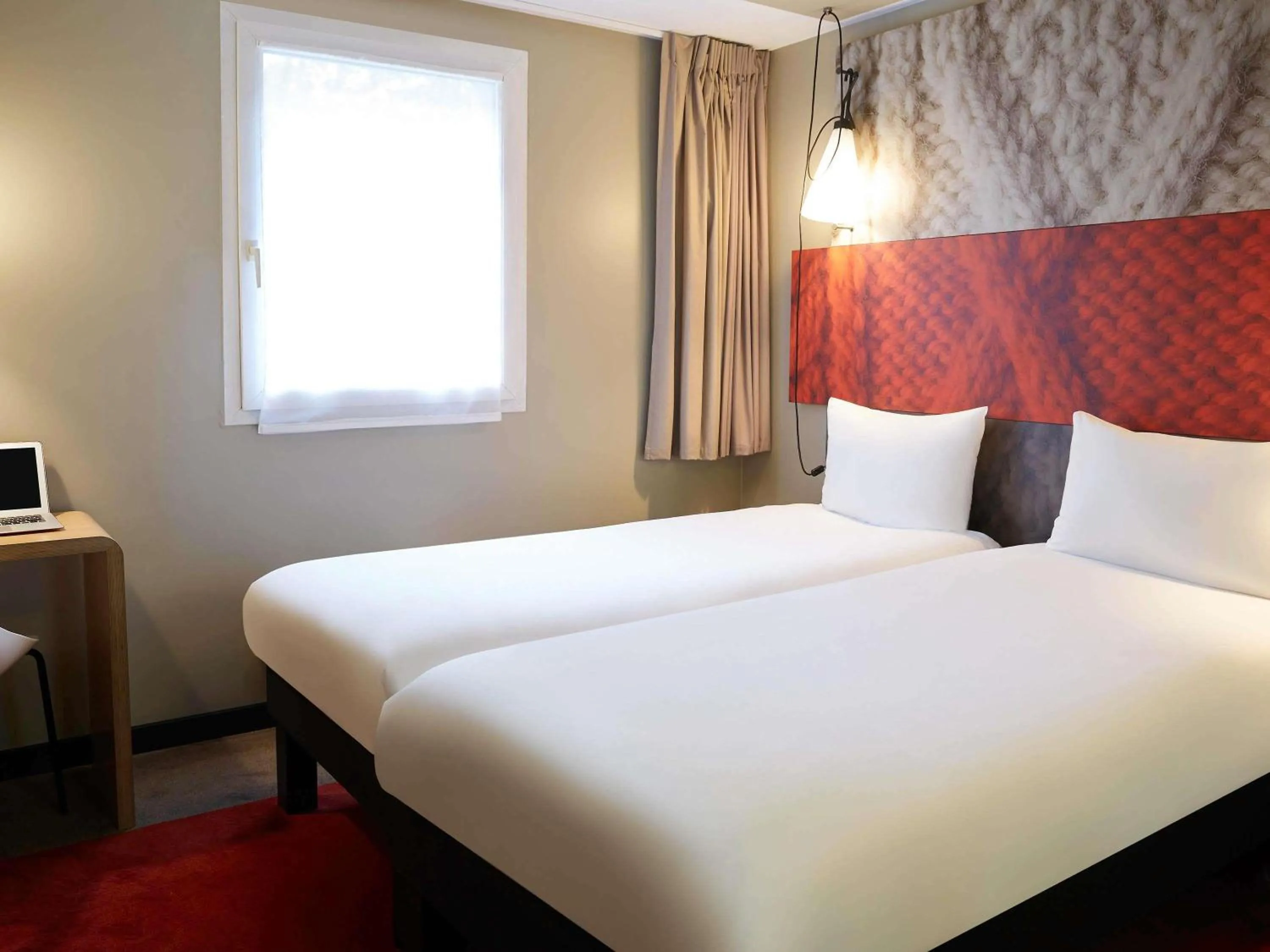 Standard Two Single Bed in ibis Paris Canal Saint Martin