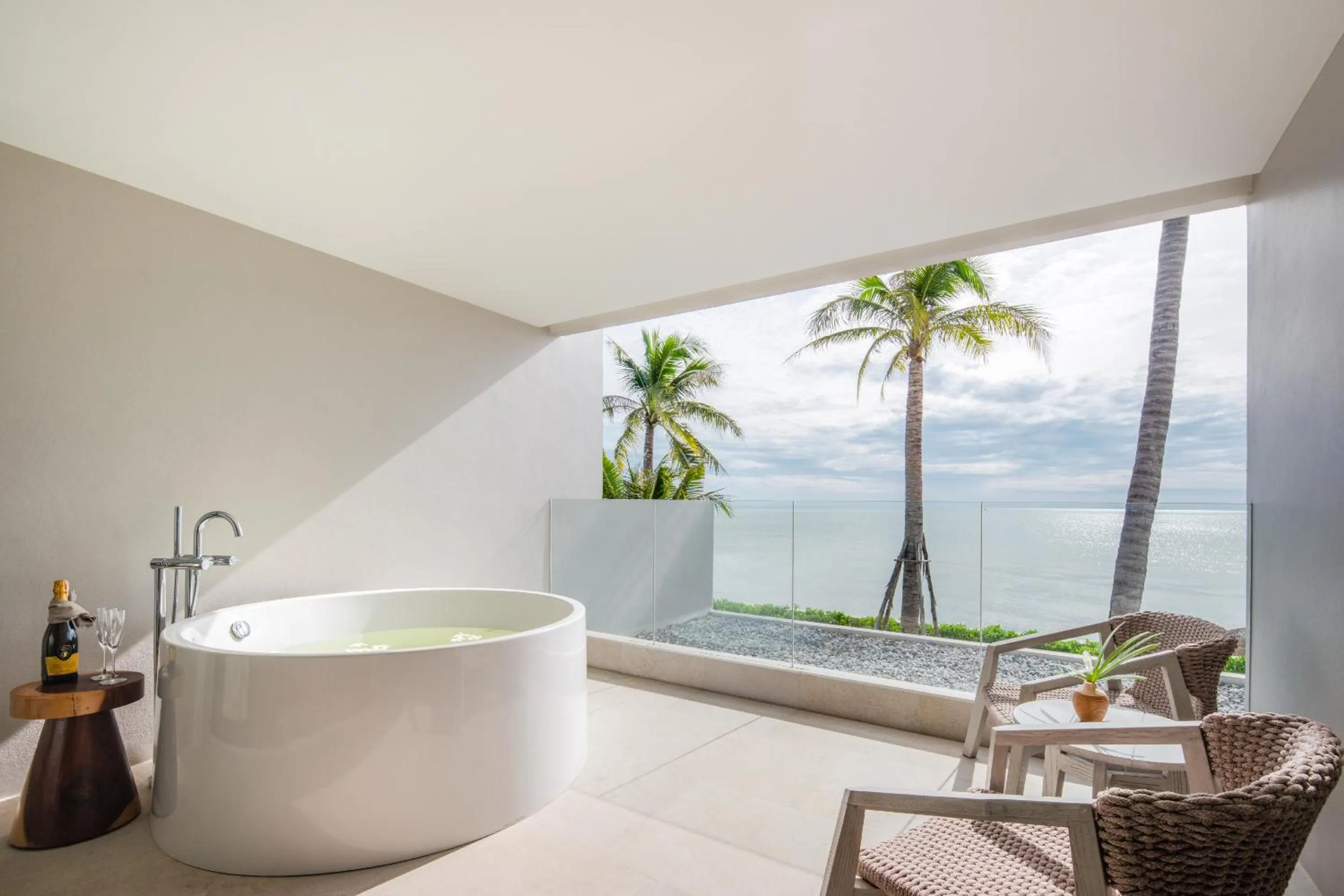 Deluxe Beachfront Twin in VALA Hua Hin - Nu Chapter Hotels