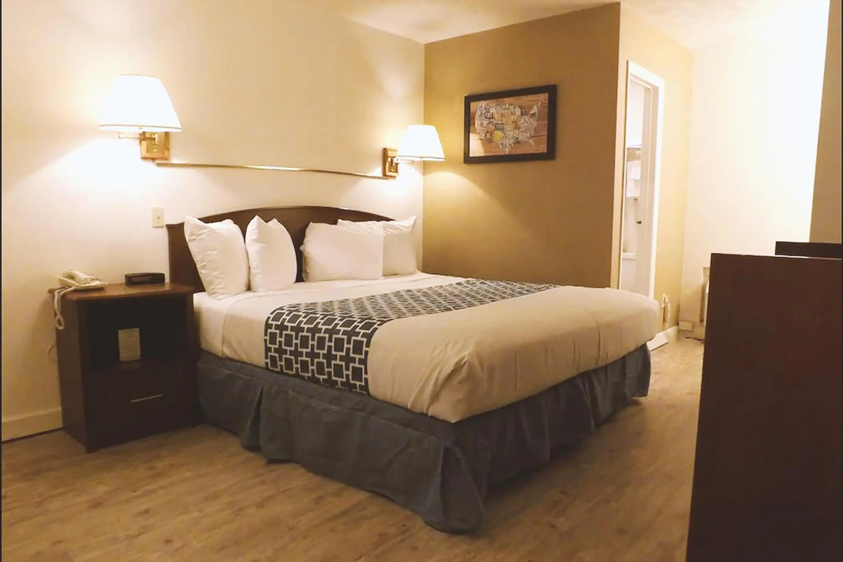 Deluxe Queen Room in Coratel Inn & Suites by Jasper McCook