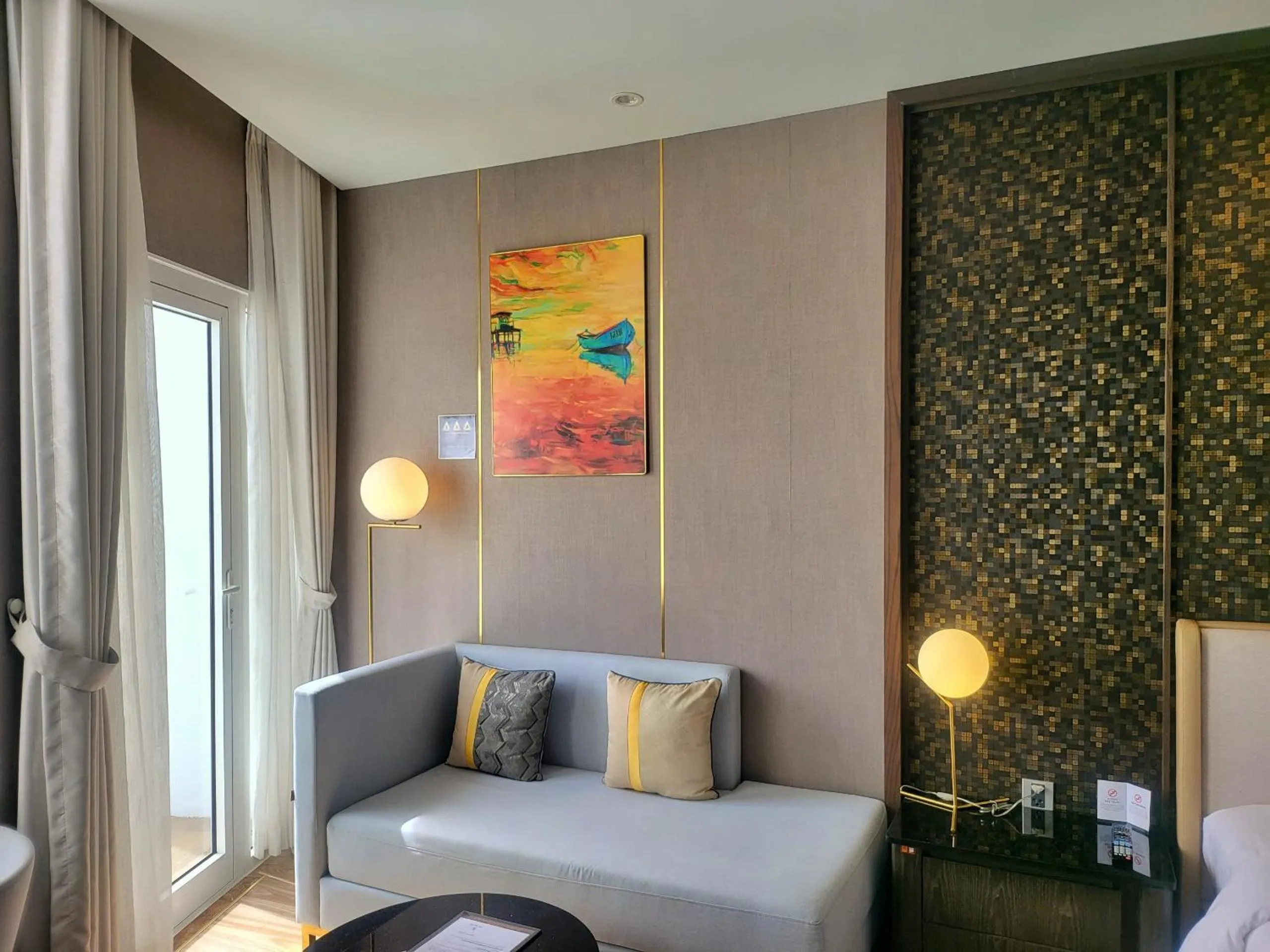 Deluxe King Room in Diamond Stars Ben Tre Hotel