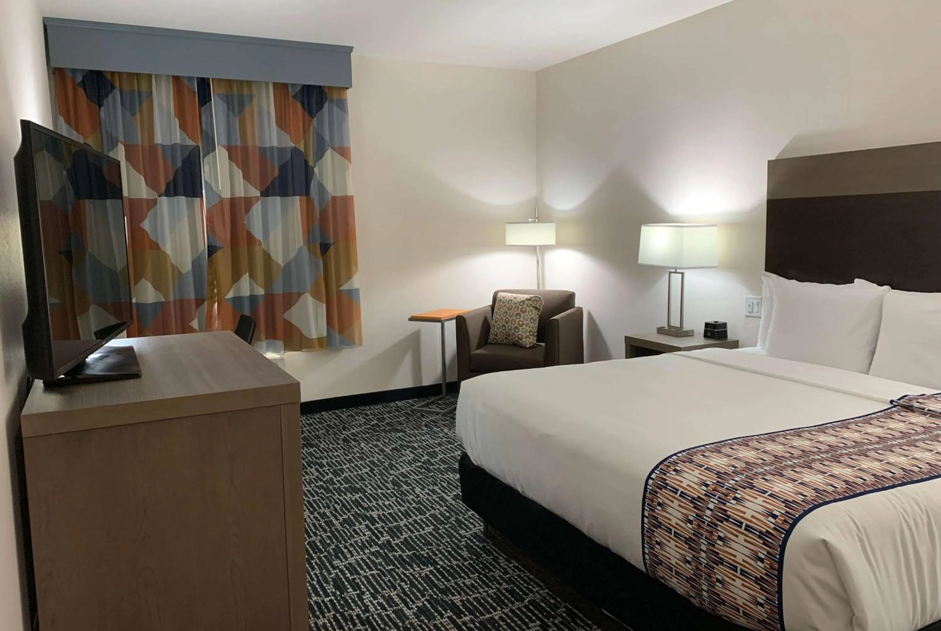 King Room - Non-Smoking in La Quinta Inn & Suites by Wyndham - Red Oak TX IH-35E