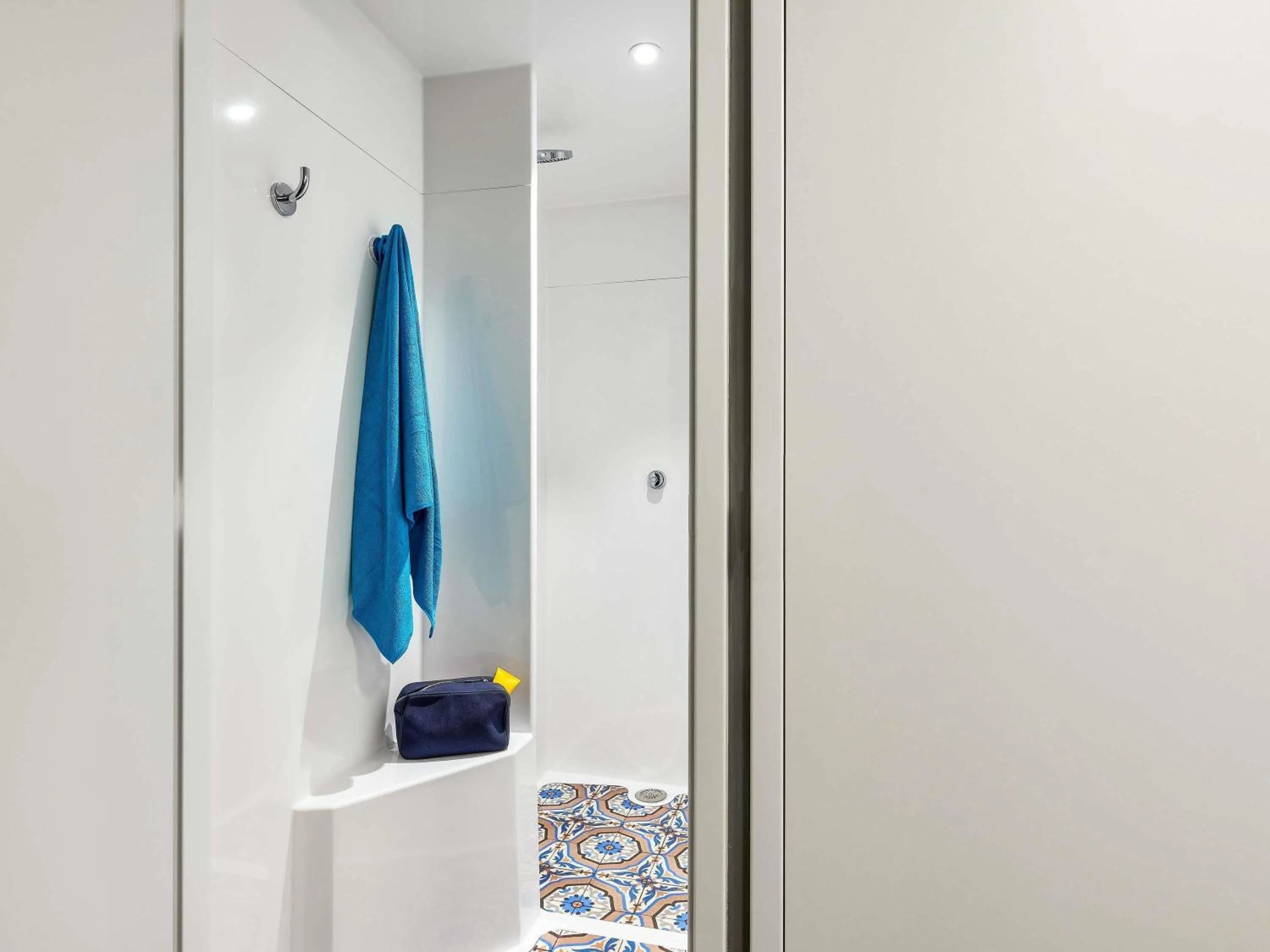 Side Car Room - 2 Adults in hotelF1 Marseille EST