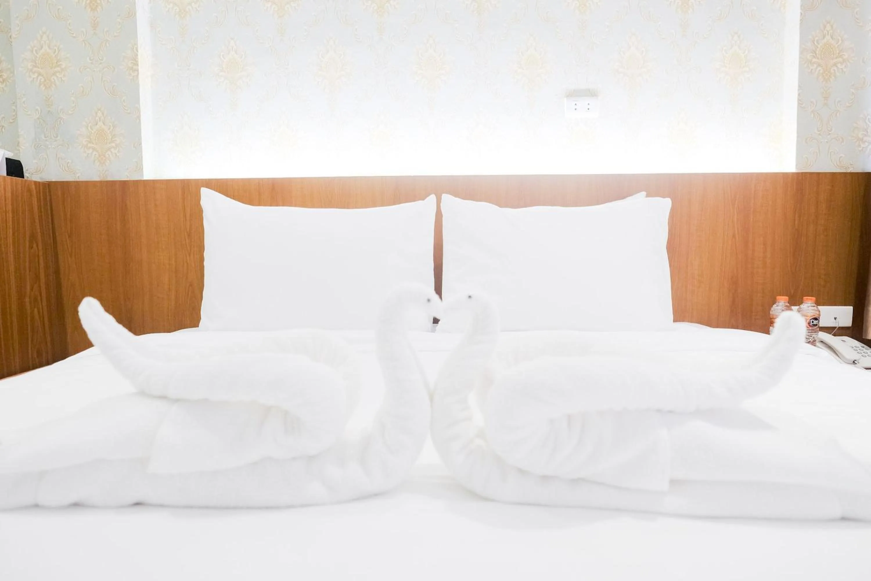 Standard Double Room in King's Palace Medan RedPartner