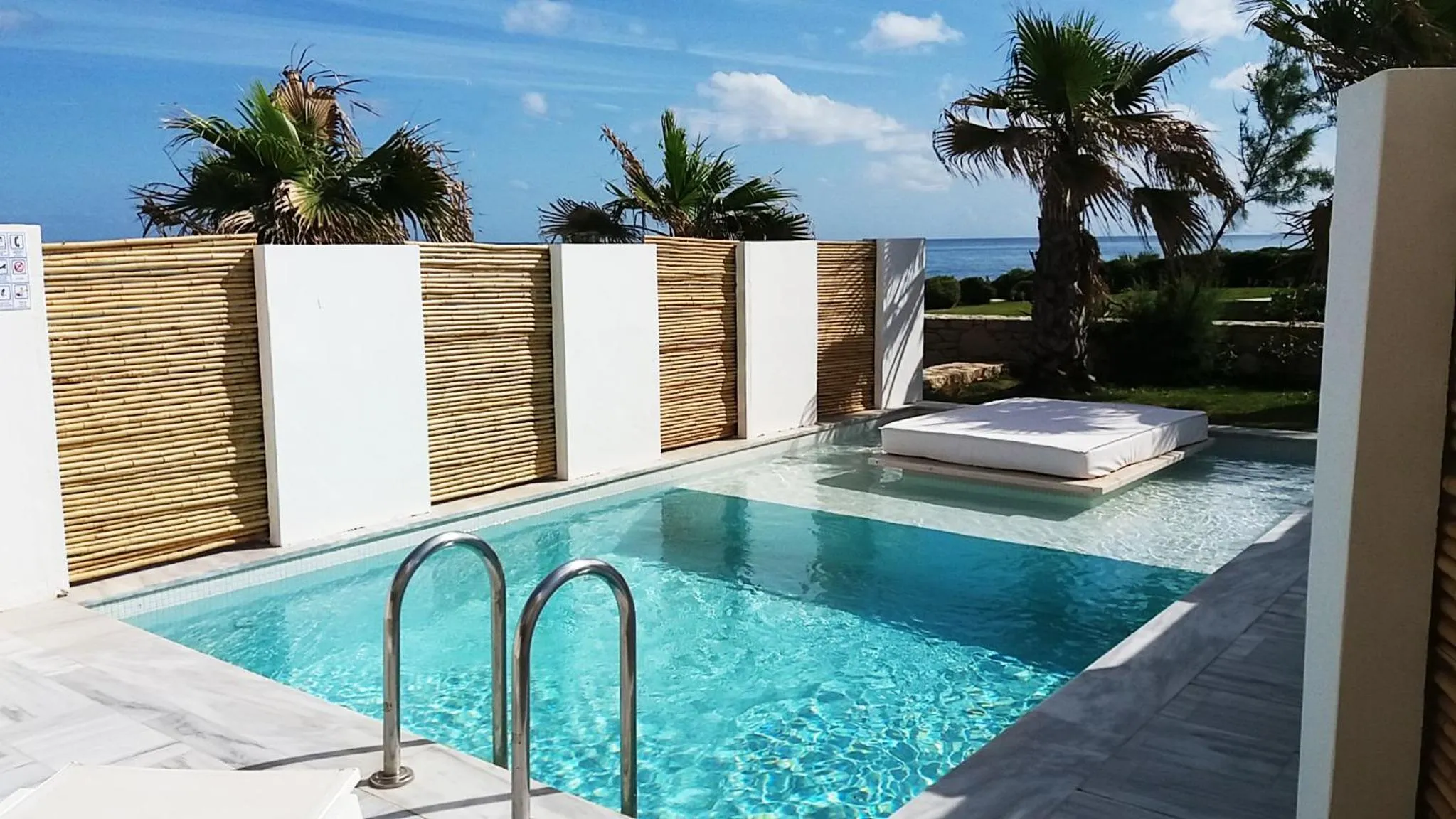 Cool Room with Private Pool and Sea View in The Island Hotel - Adults Only -