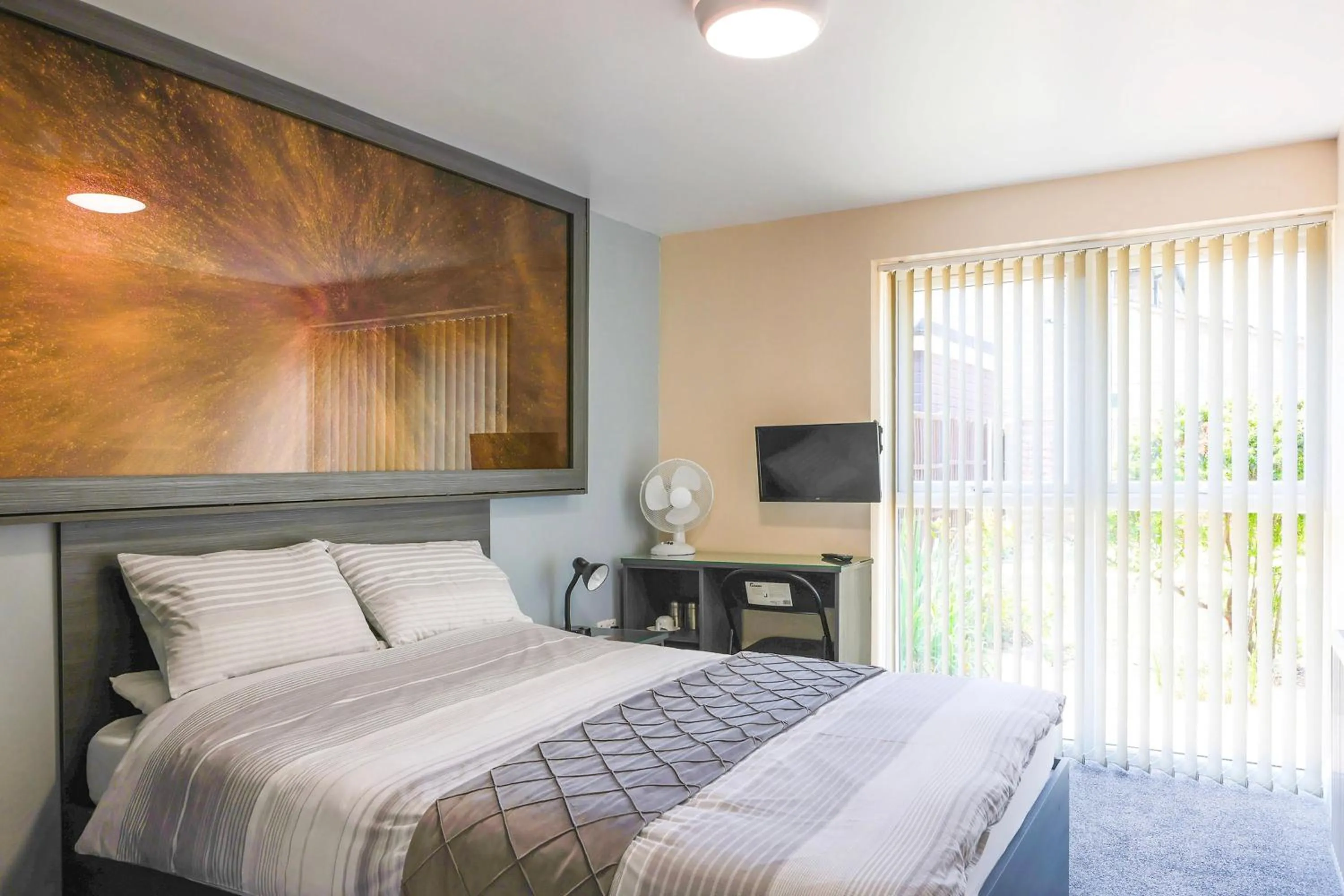 Double Room with Shared Bathroom in OYO Honeycroft Lodge