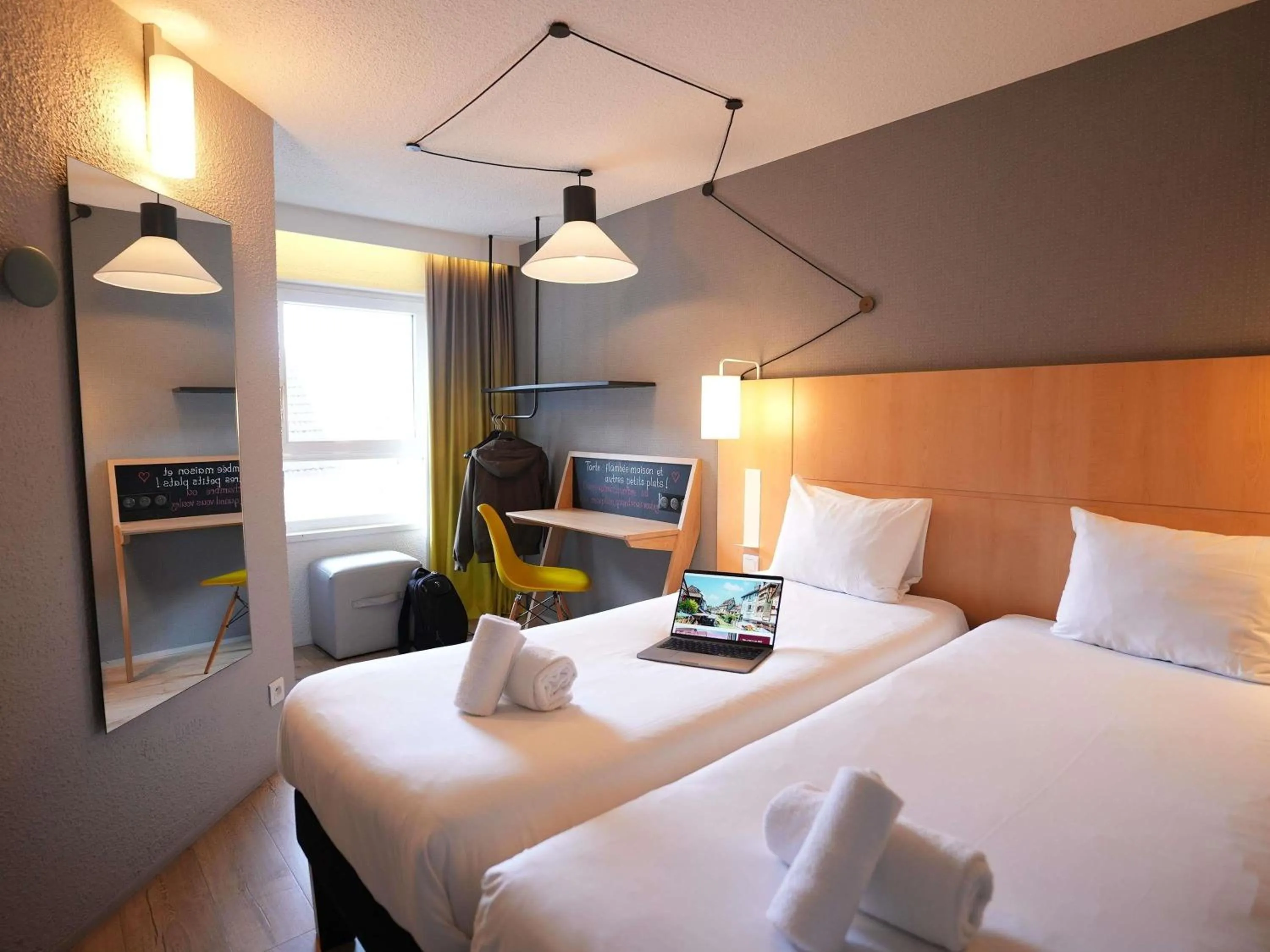 Standard Twin Room in ibis Colmar Centre