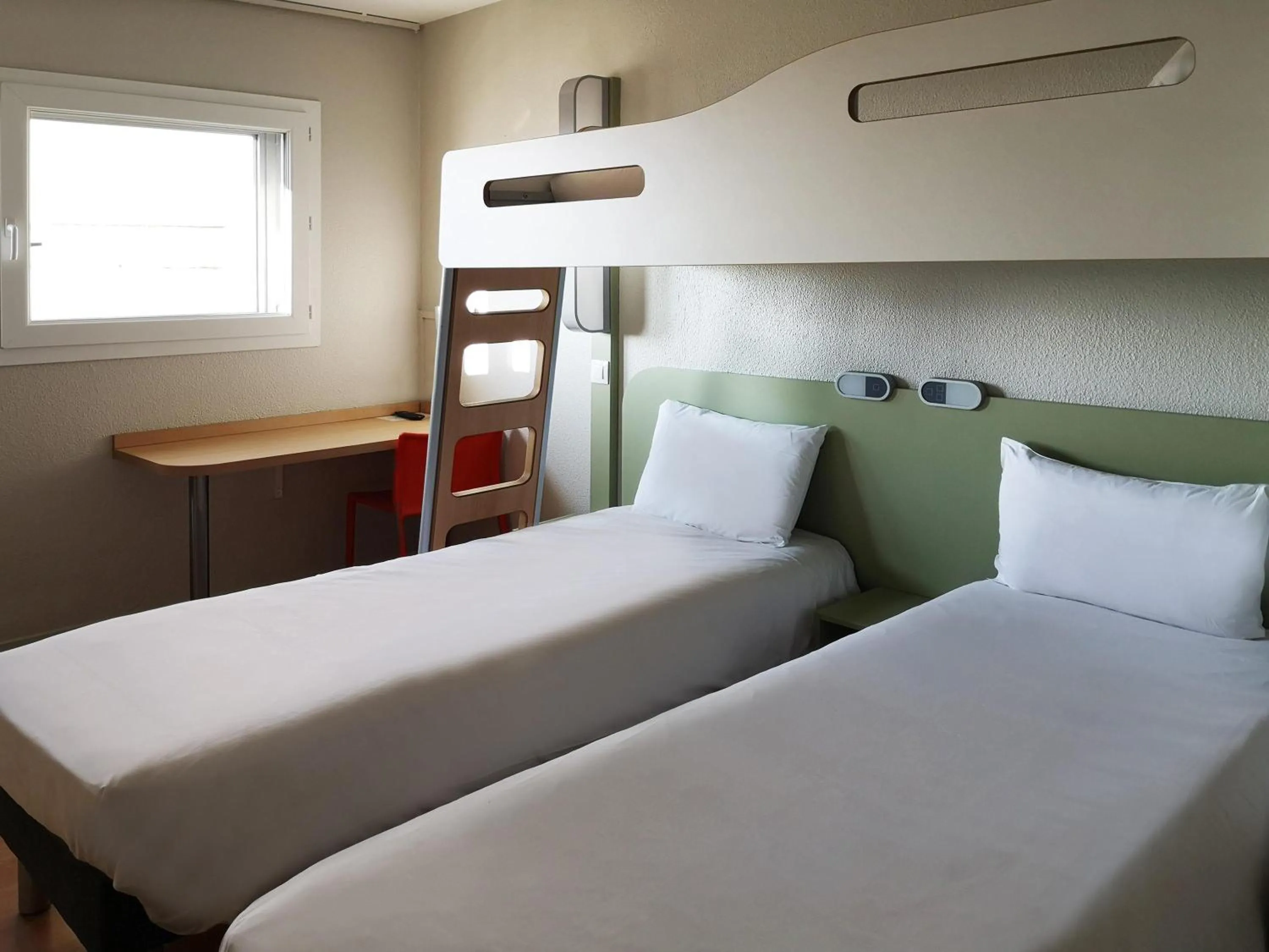 Twin Room with Bunk Bed in ibis budget Paris Porte de Vanves
