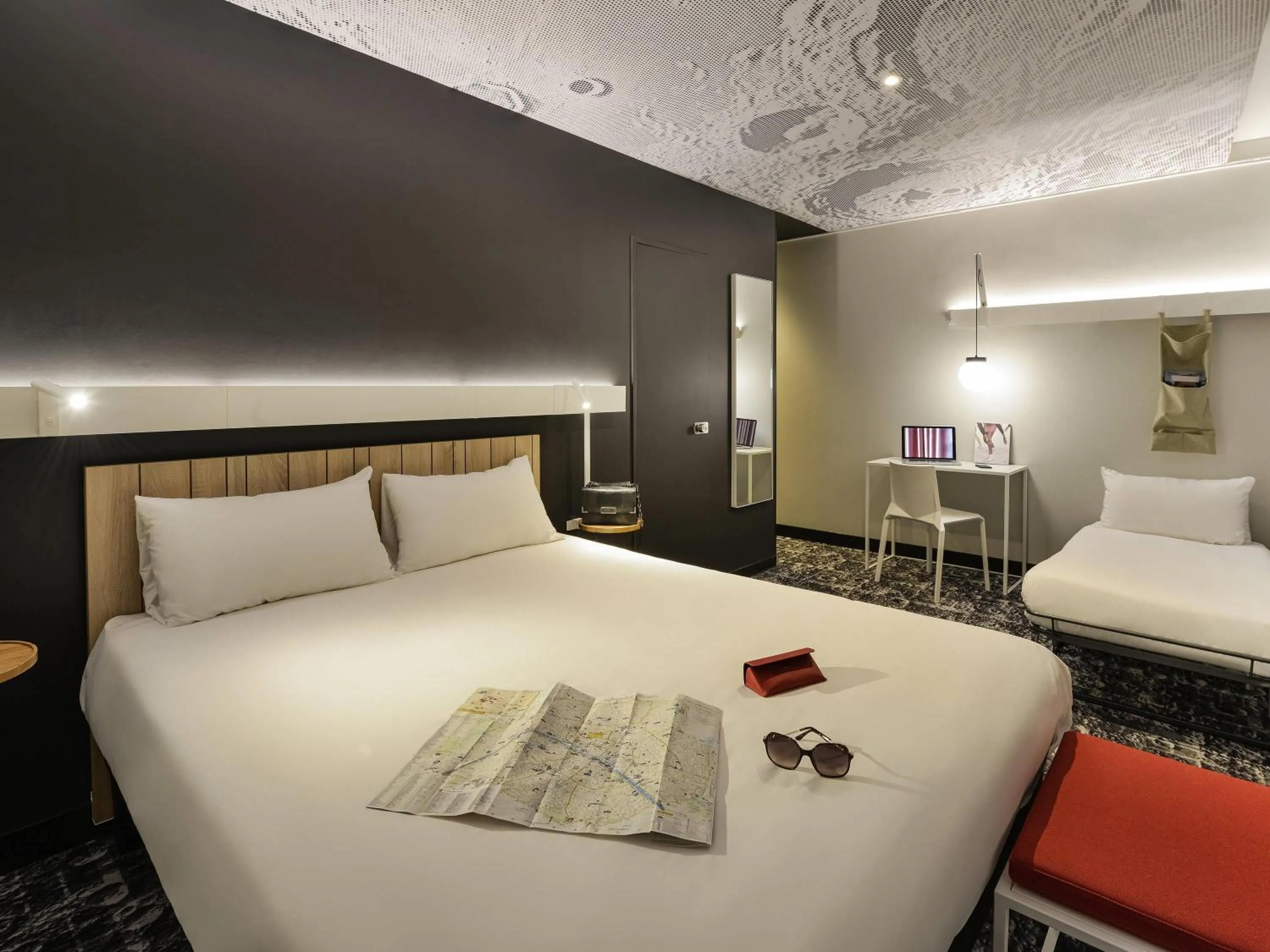 Standard Room with One Double Bed and One Single Bed in ibis Paris Gare De L Est 10ème