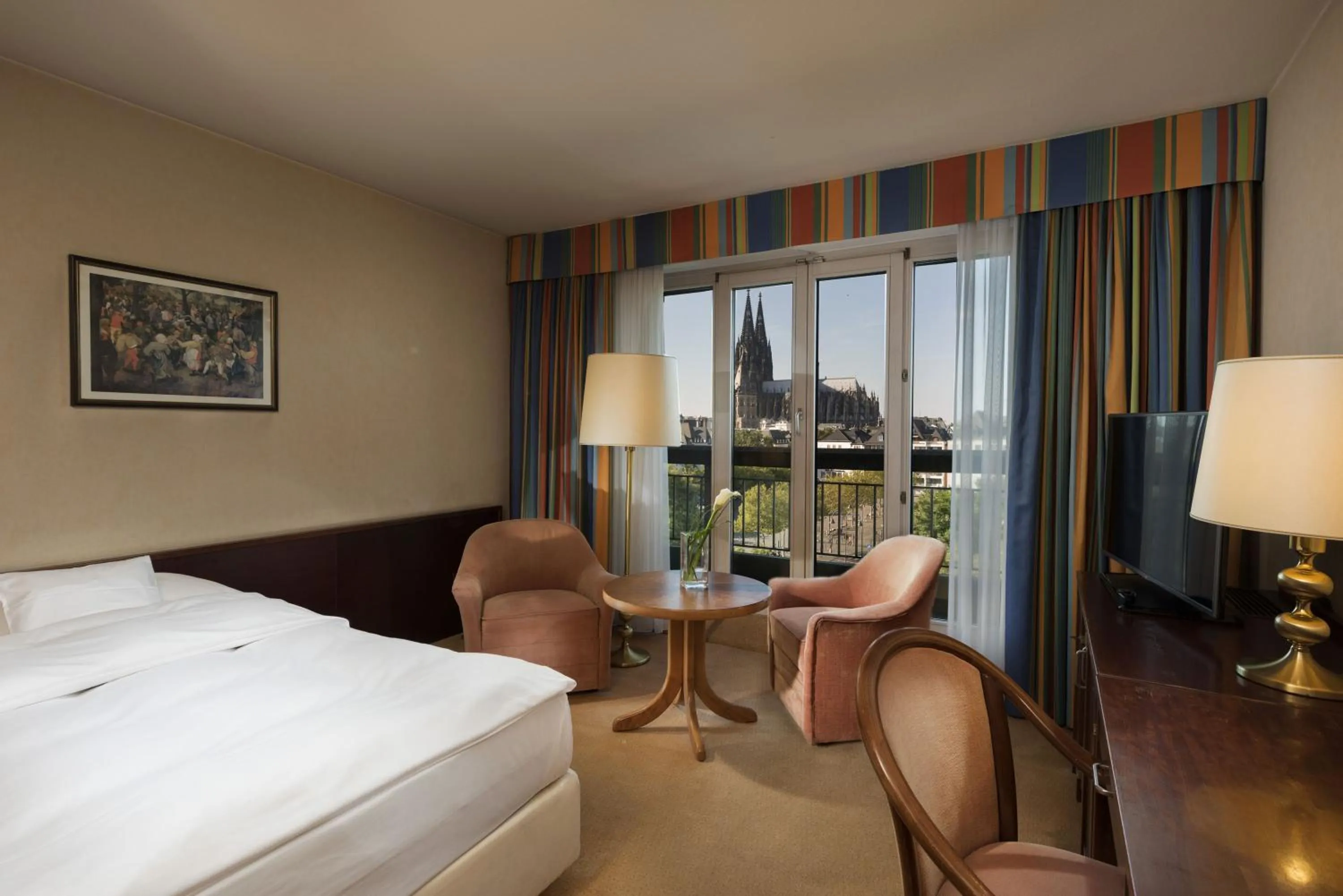 Superior Queen Room in Maritim Hotel Köln