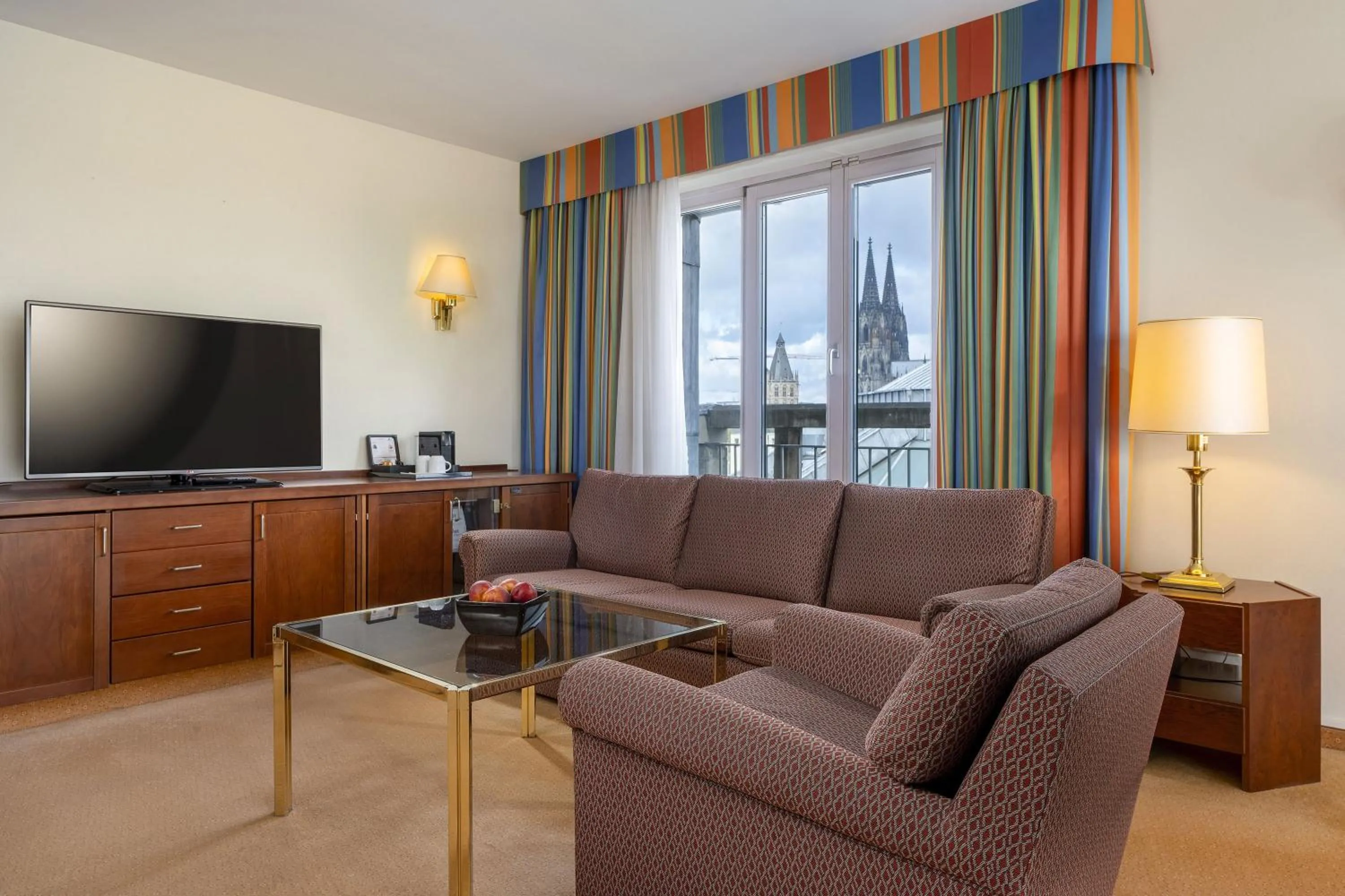 Junior Suite with Balcony in Maritim Hotel Köln