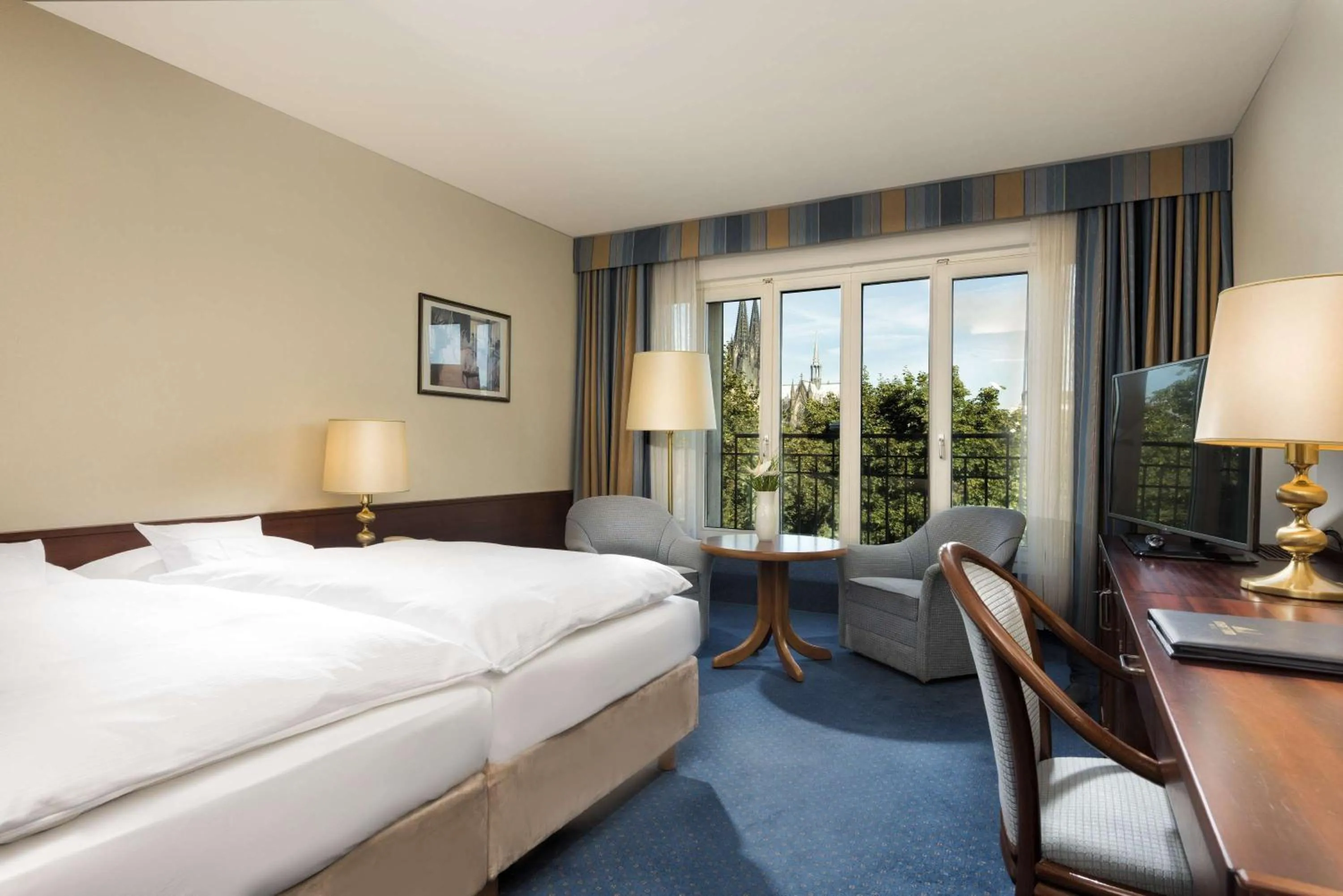 Superior Double or Twin Room with Cathedral View in Maritim Hotel Köln