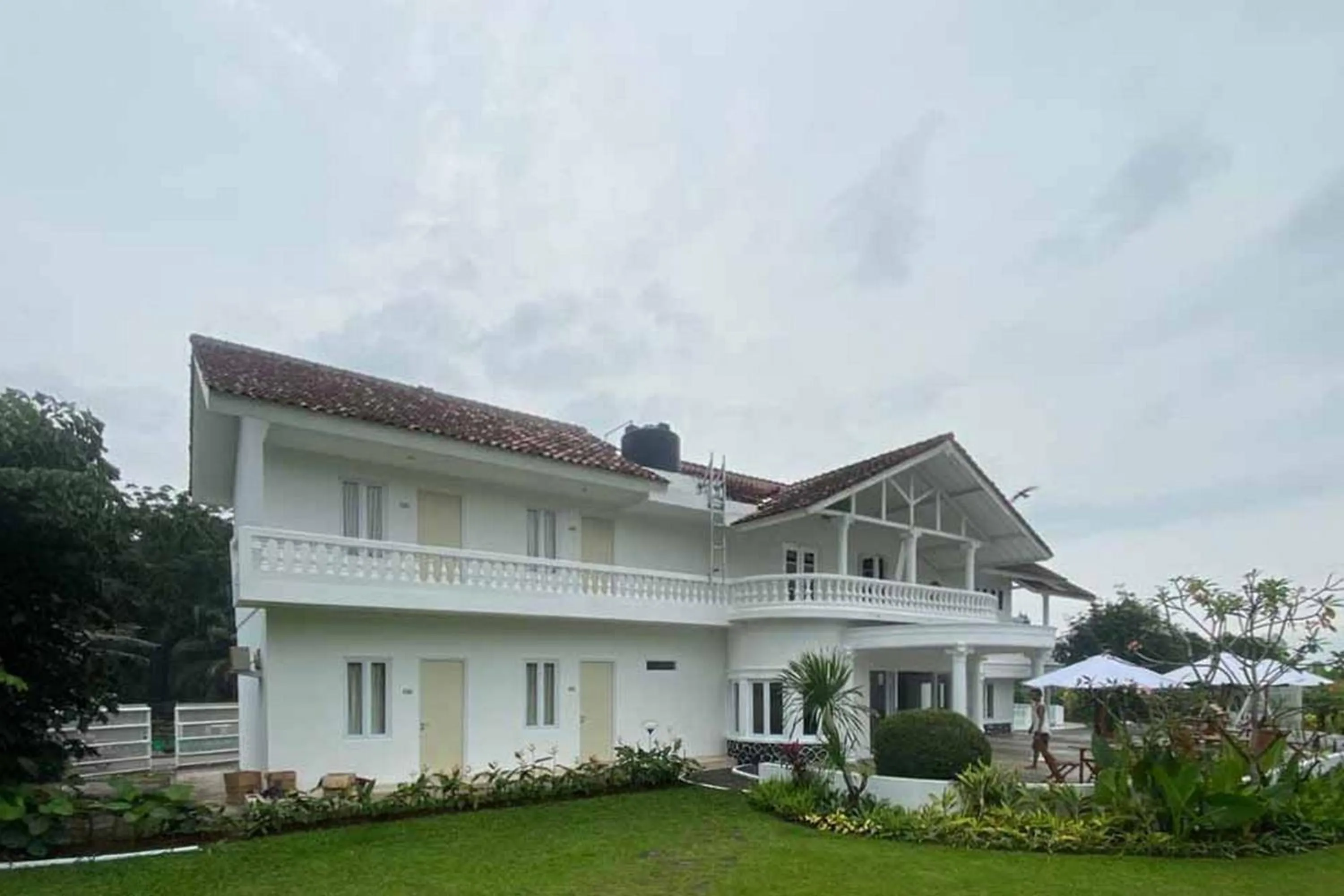 Family Room in RedDoorz Plus @ Megamendung Puncak 2