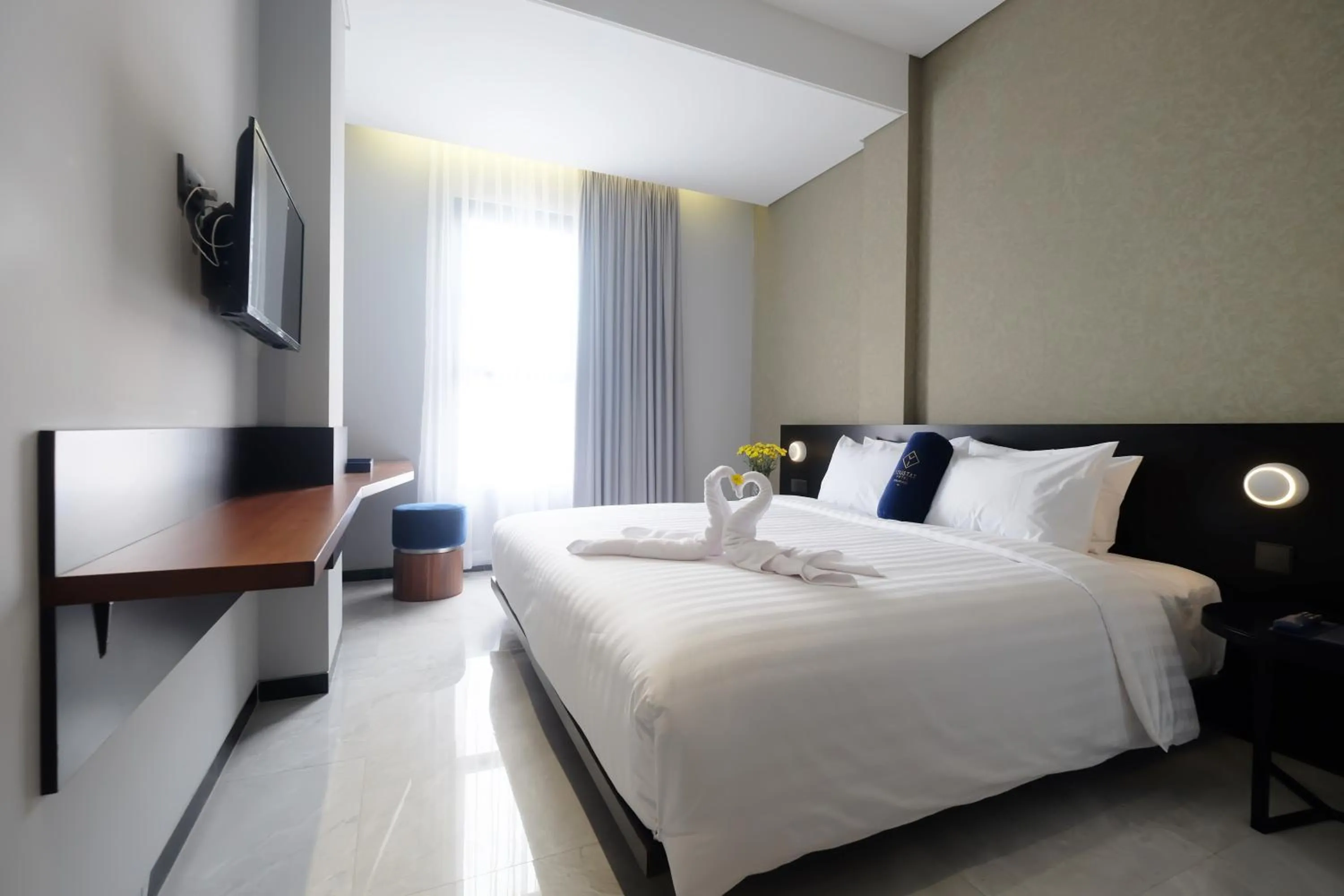 Superior Double or Twin Room in Hotel Youstay Semarang by Sinergi
