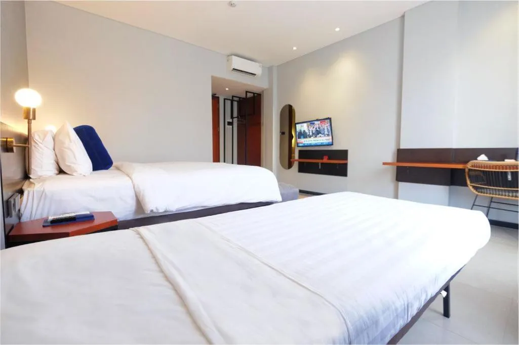 Deluxe Family Room in Hotel Youstay Semarang by Sinergi