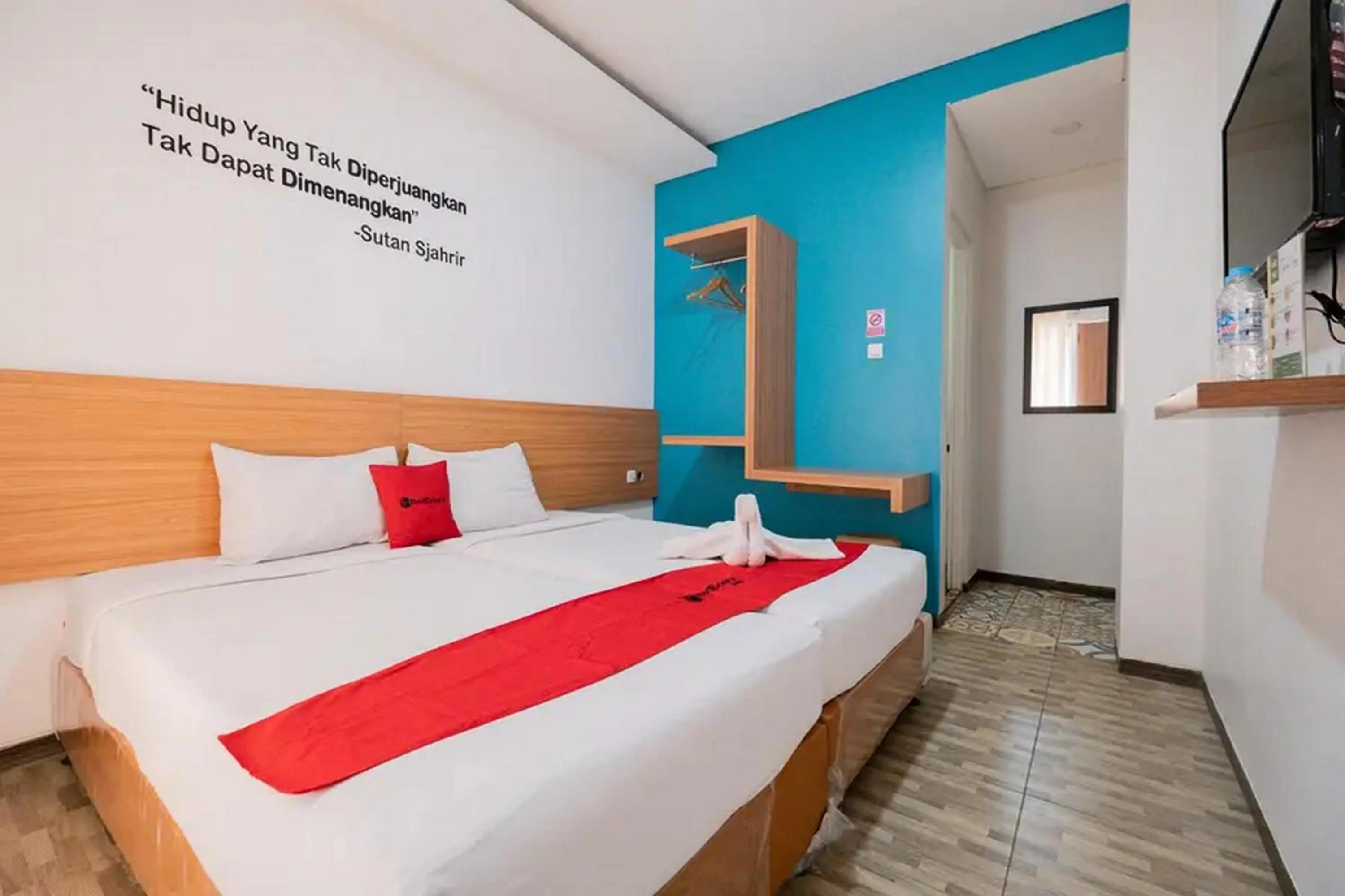 Standard Twin Room in RedDoorz near Jawa Timur Park 2