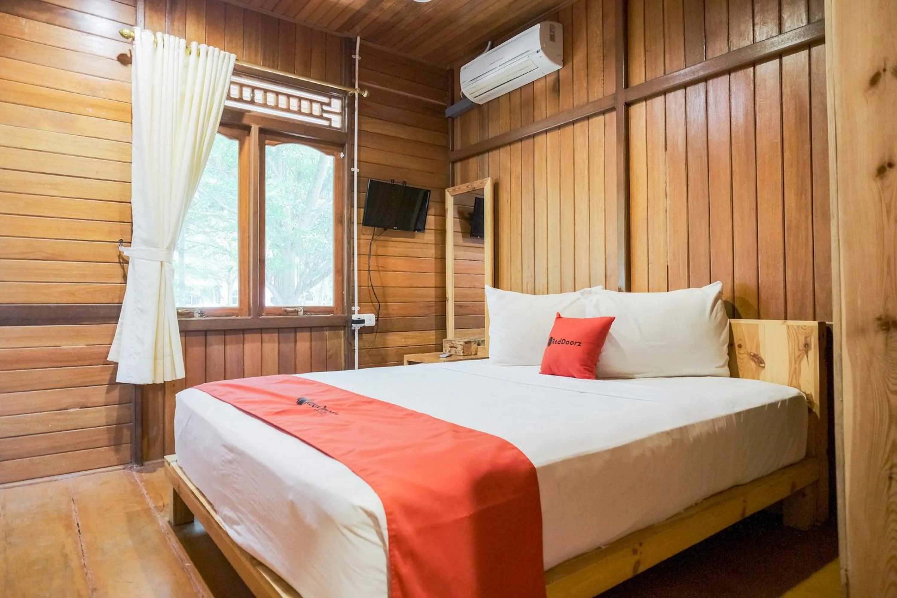 Suite in RedDoorz at Hotel Negeri Baru Kalianda Lampung