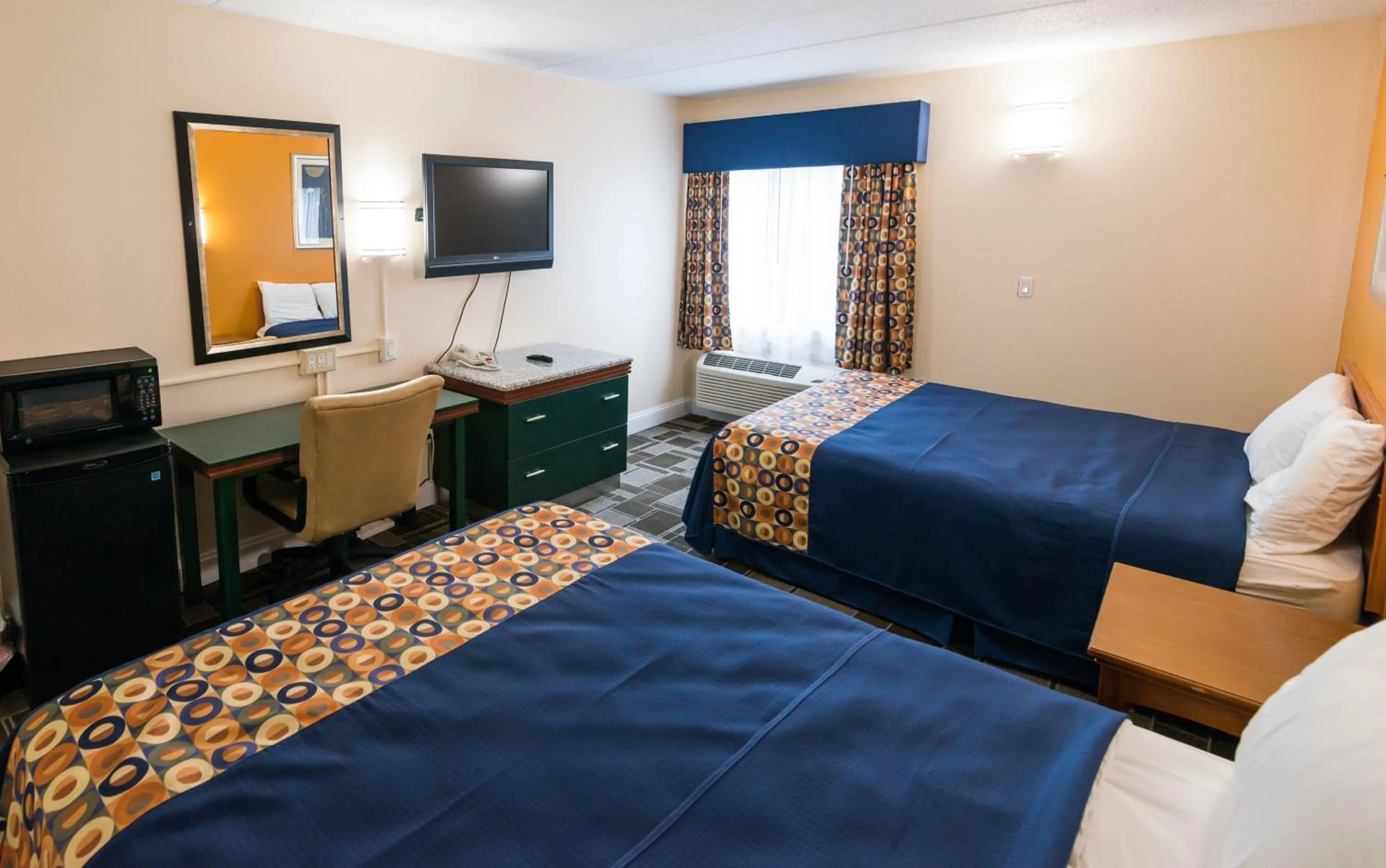 Deluxe Queen Room in Cambridge Inn