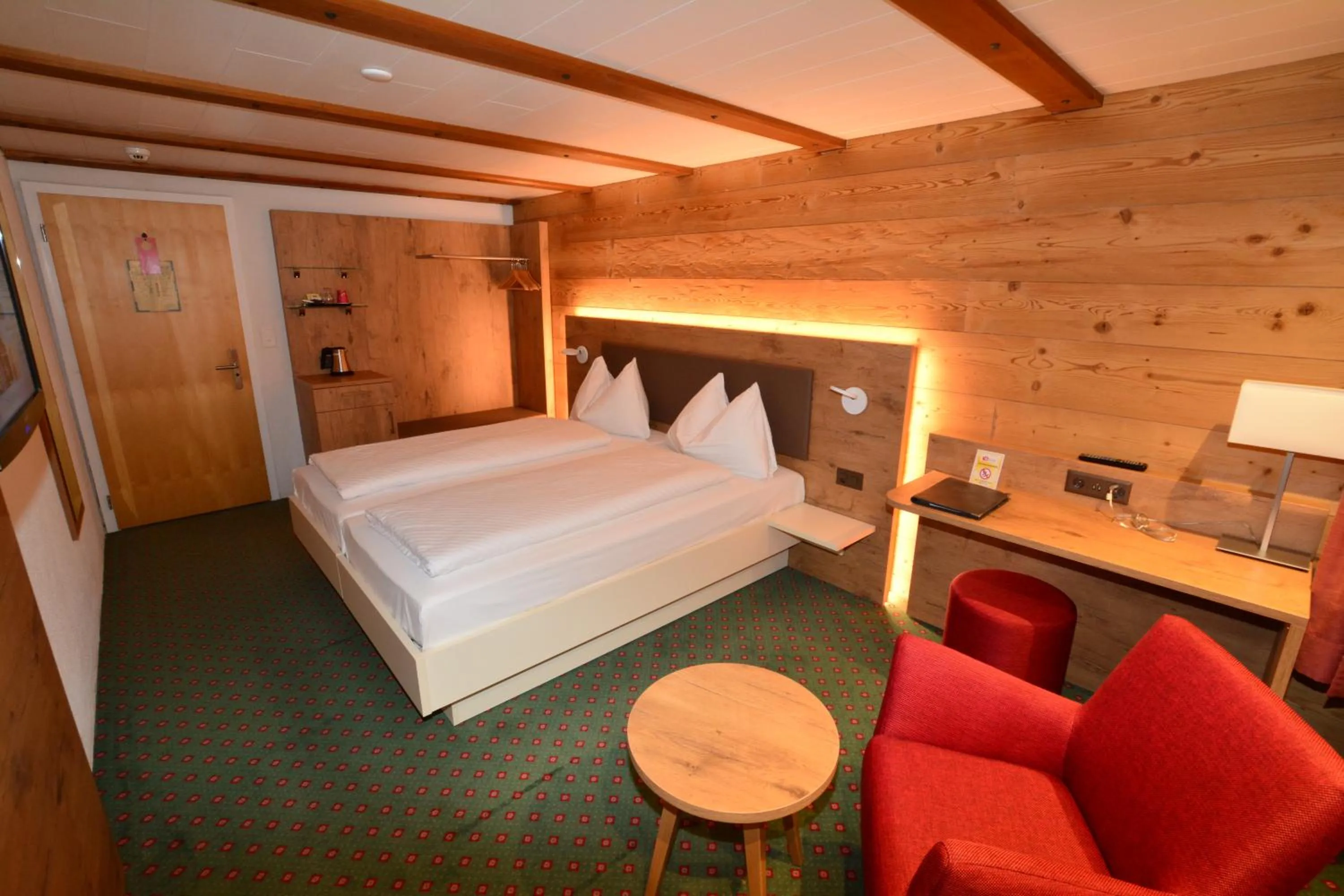 Standard Twin Room in Hotel Chalet Swiss