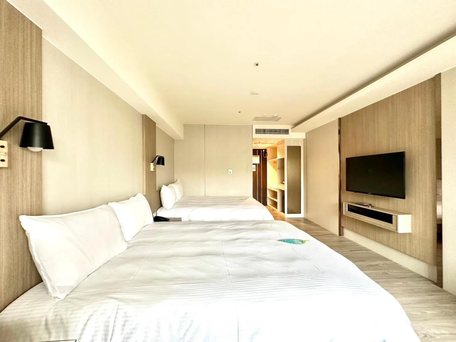 Superior Quadruple Room in Grand Earl Hotel