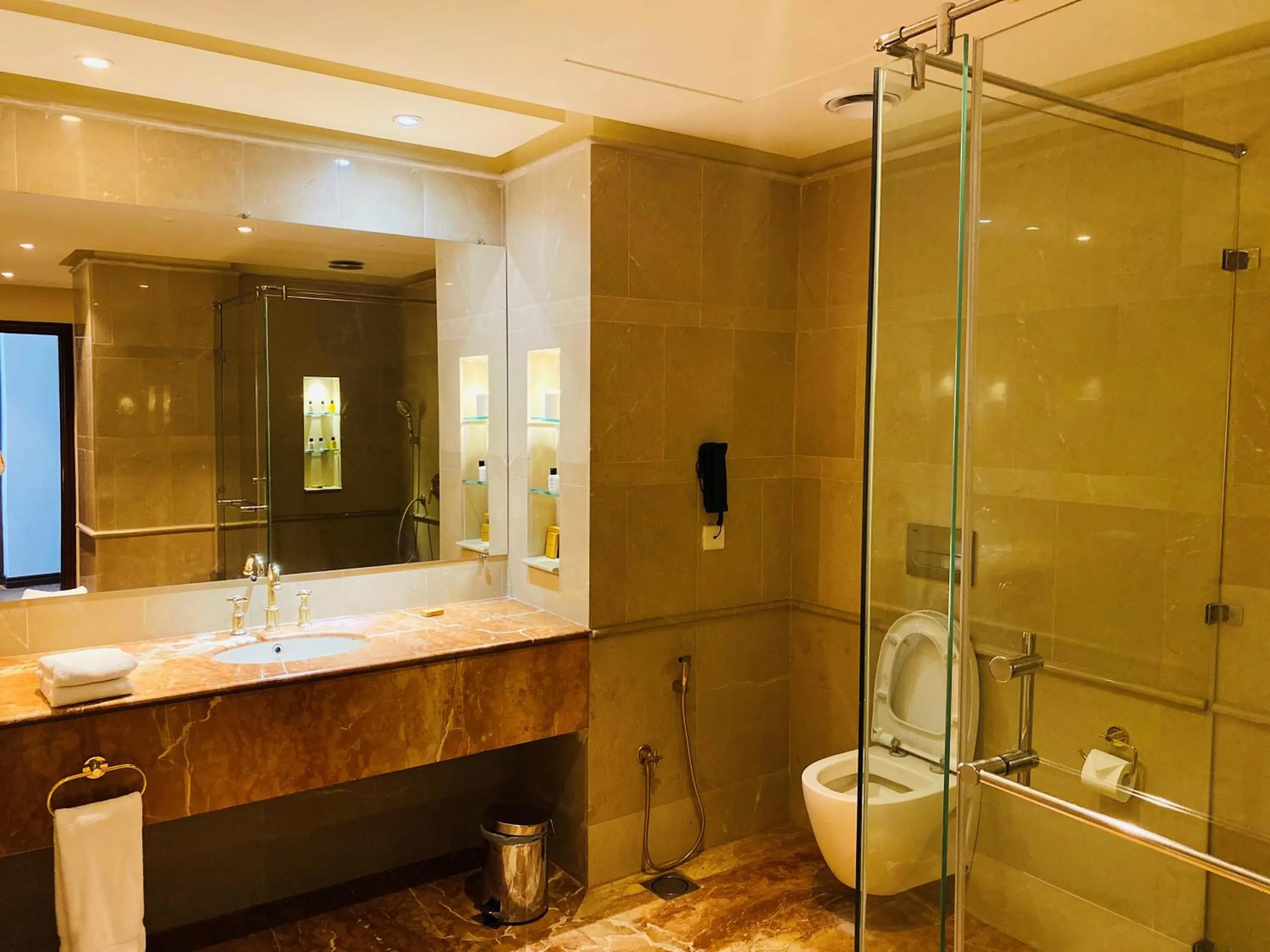 Family Room Twin in Pearl Continental Hotel Malam Jabba