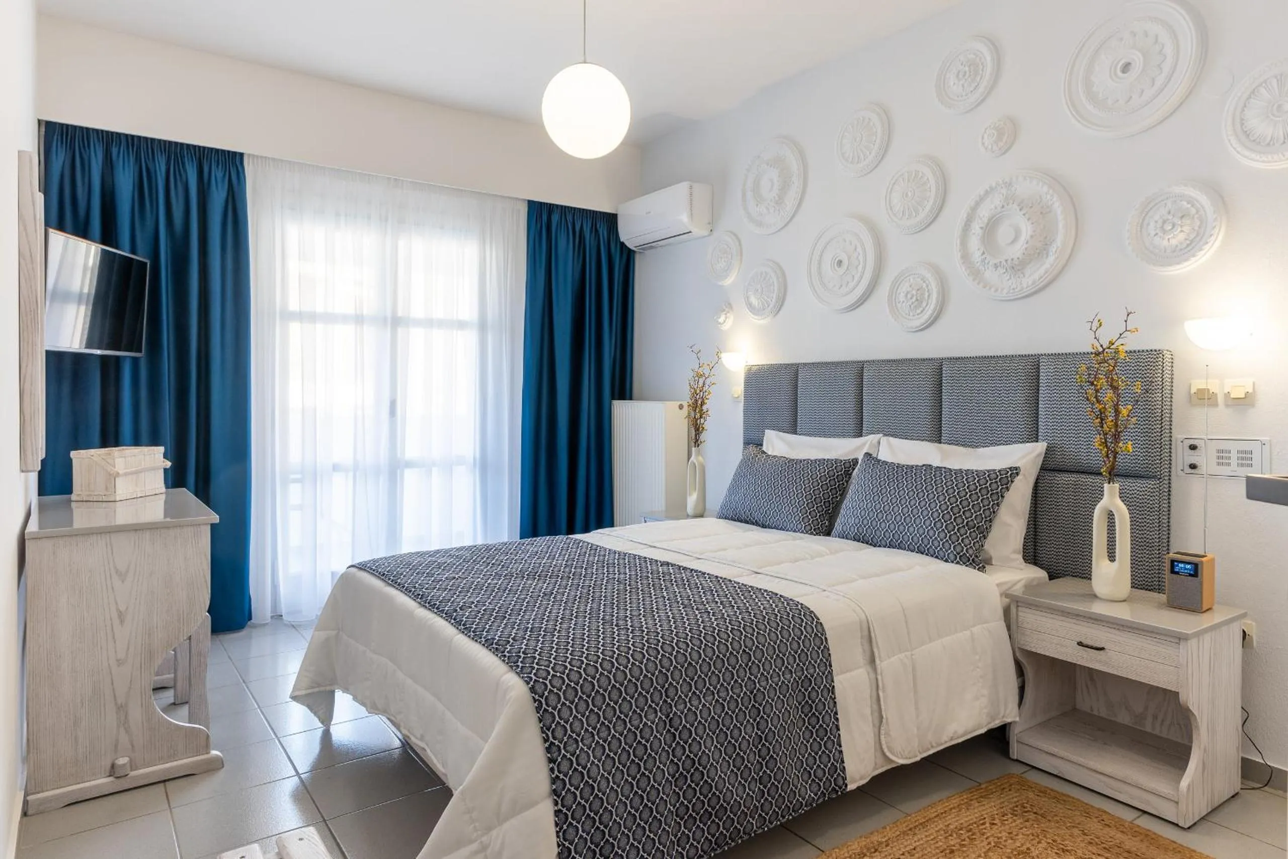 Standard One-Bedroom Quintuple Apartment in Dedalos Hotel