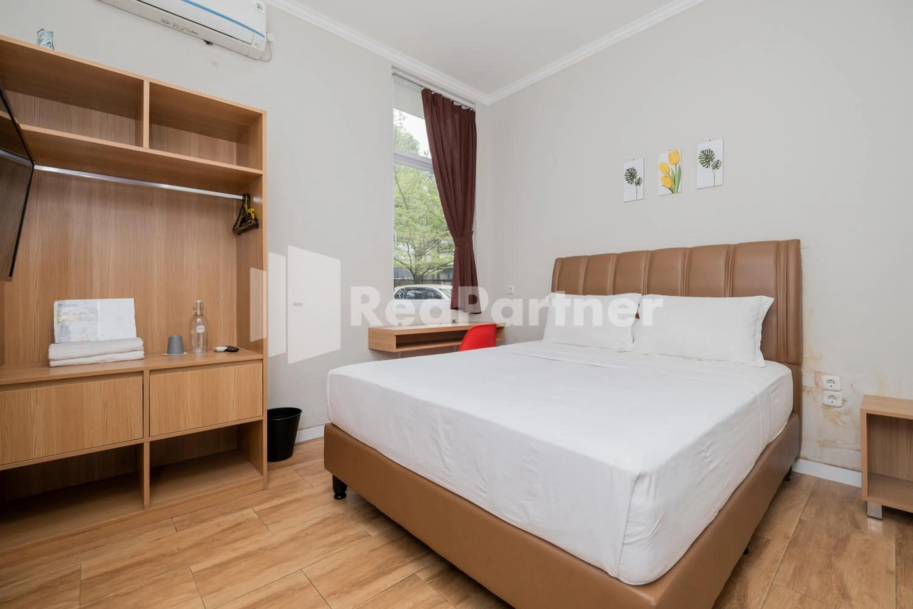 Deluxe Double Room in Palm Eight Mitra RedDoorz