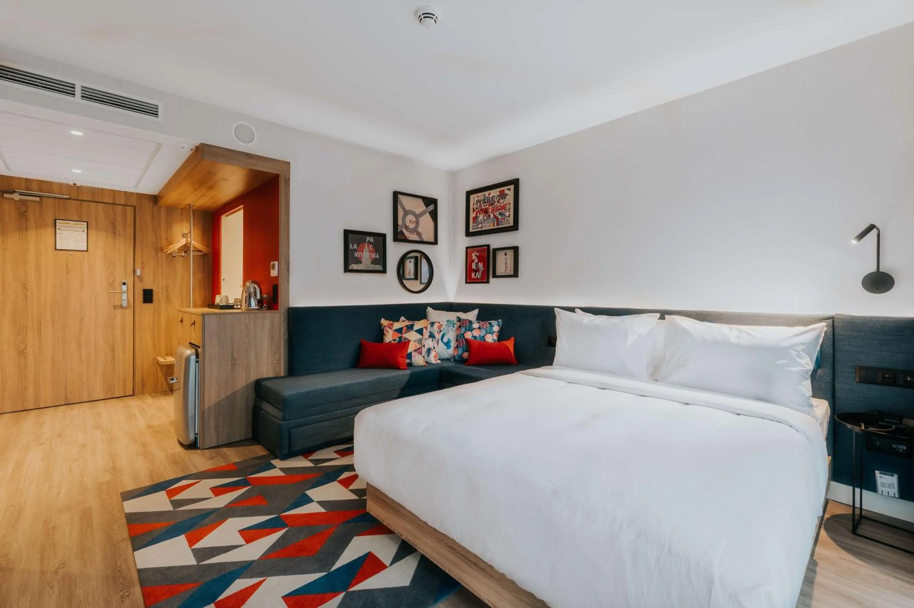 Queen Room with Sofa Bed in Hampton By Hilton Warsaw Reduta