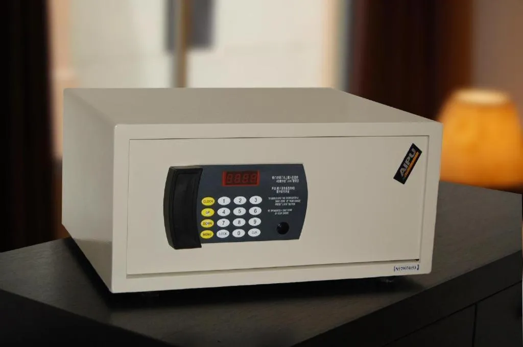 Deluxe Queen Room in ERNES Hotel