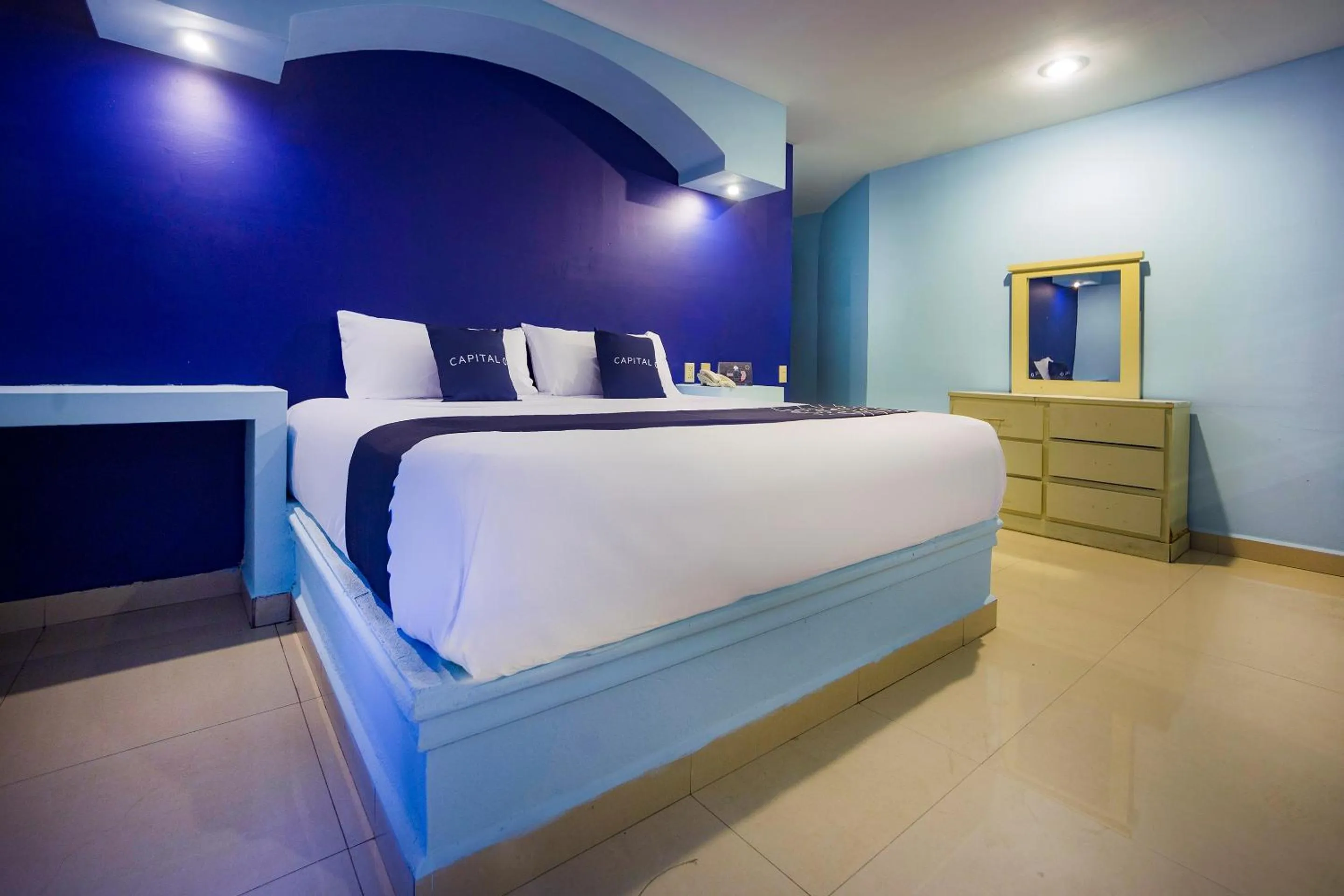 Deluxe double in Capital O Hotel Diro, Monterrey