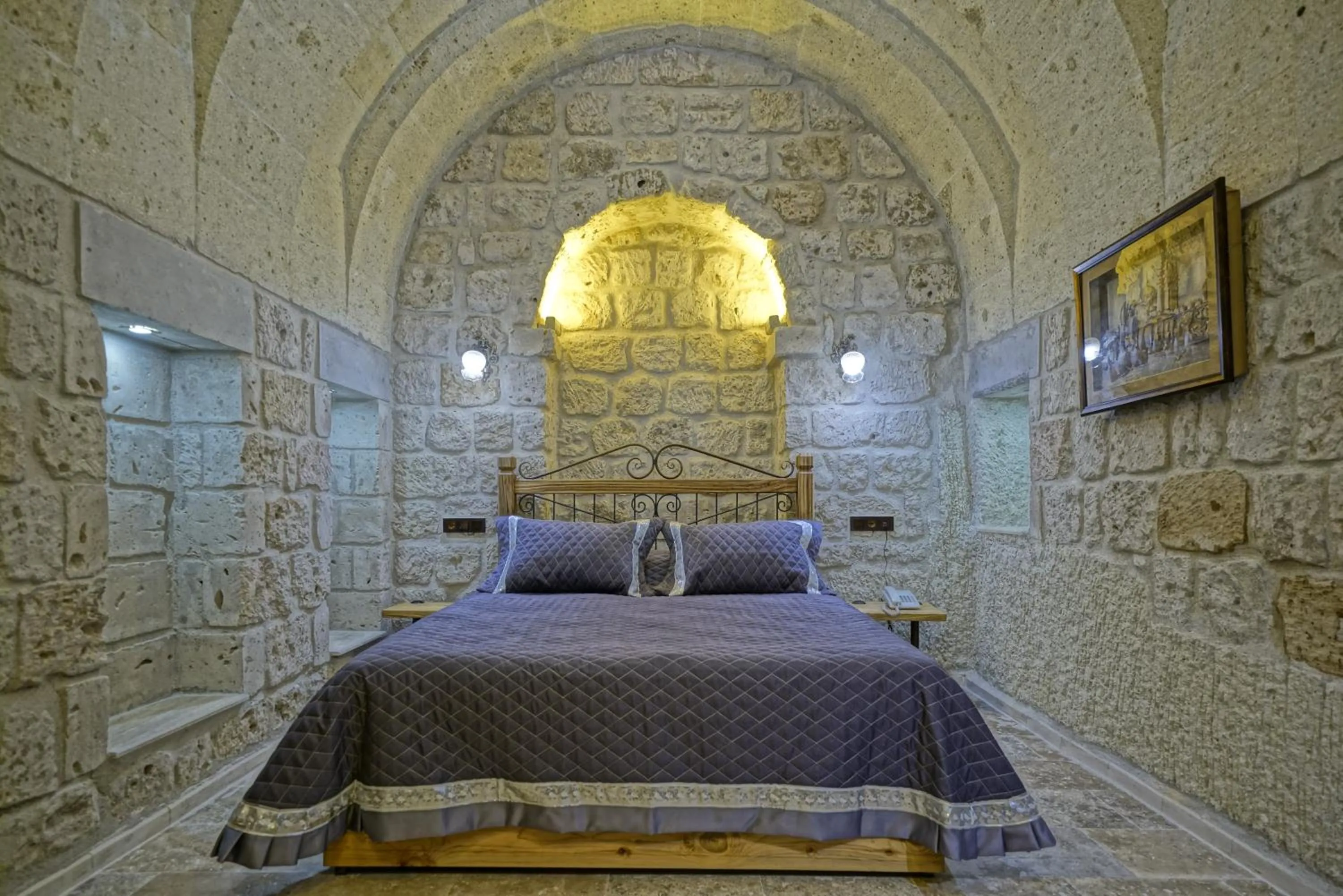 Stone Deluxe Suite in Cappadocia Cave Lodge