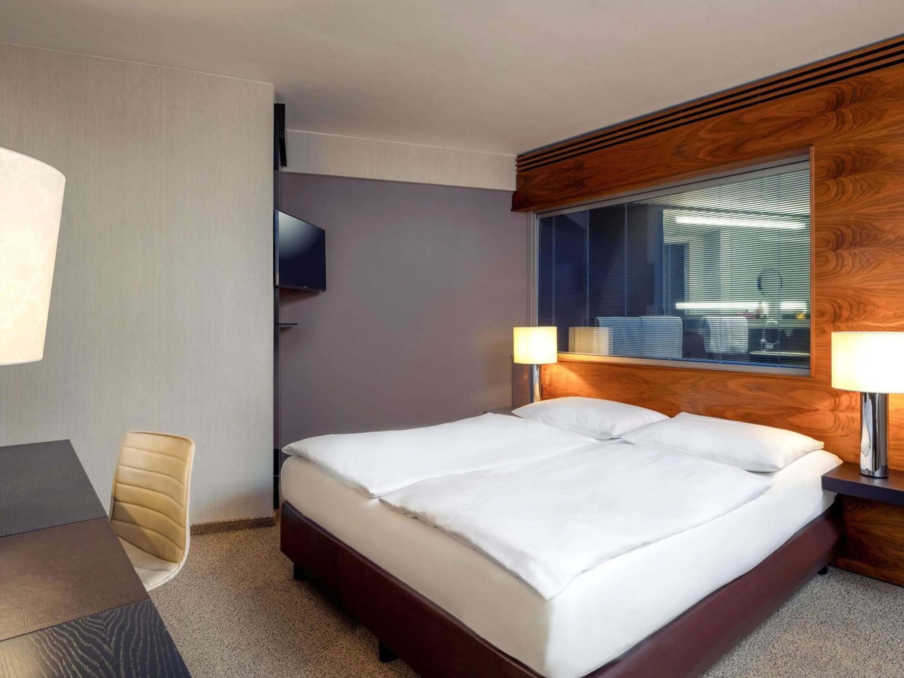 Classic King Room - single occupancy in MÖVENPICK Hotel Hamburg City