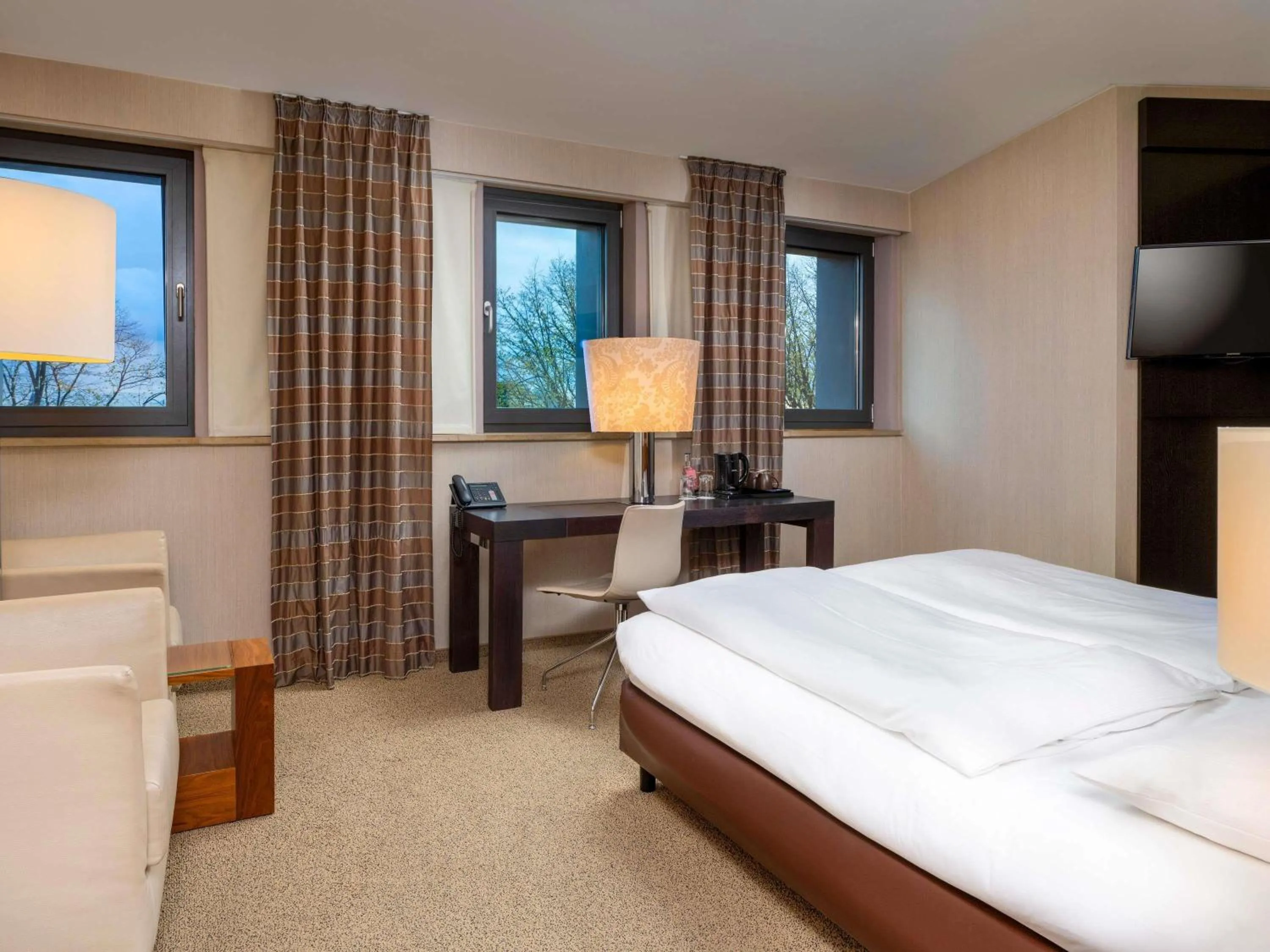 Classic Queen Room - single occupancy in MÖVENPICK Hotel Hamburg City