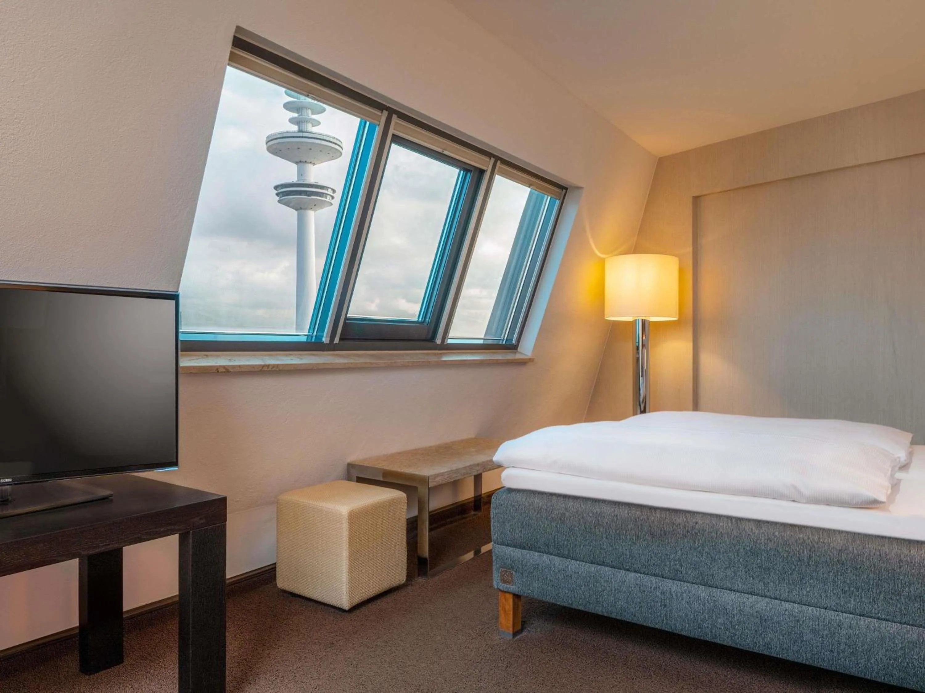 Junior King Suite - single occupancy in MÖVENPICK Hotel Hamburg City
