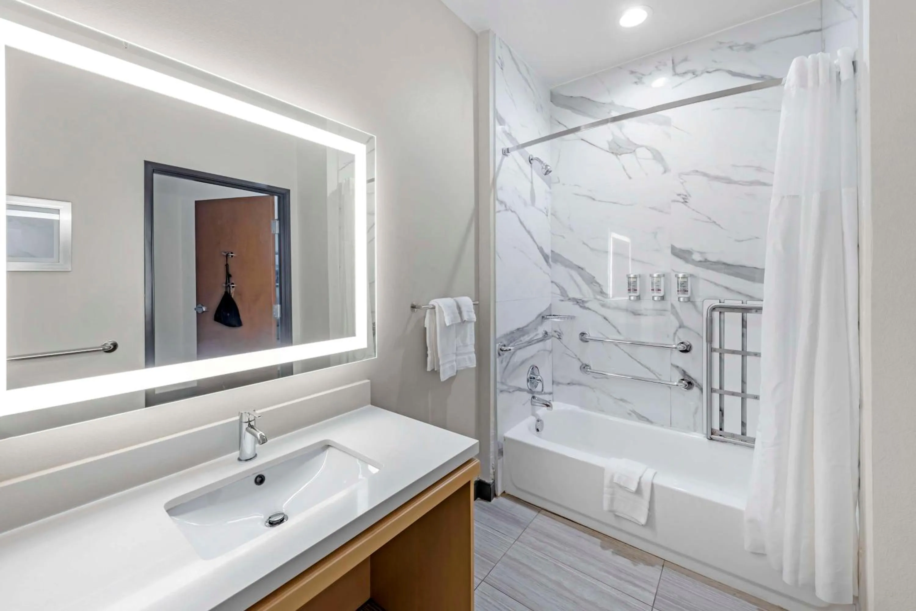 Queen Room with Two Queen Beds - Disability Access in Best Western Plus Chickasha Inn