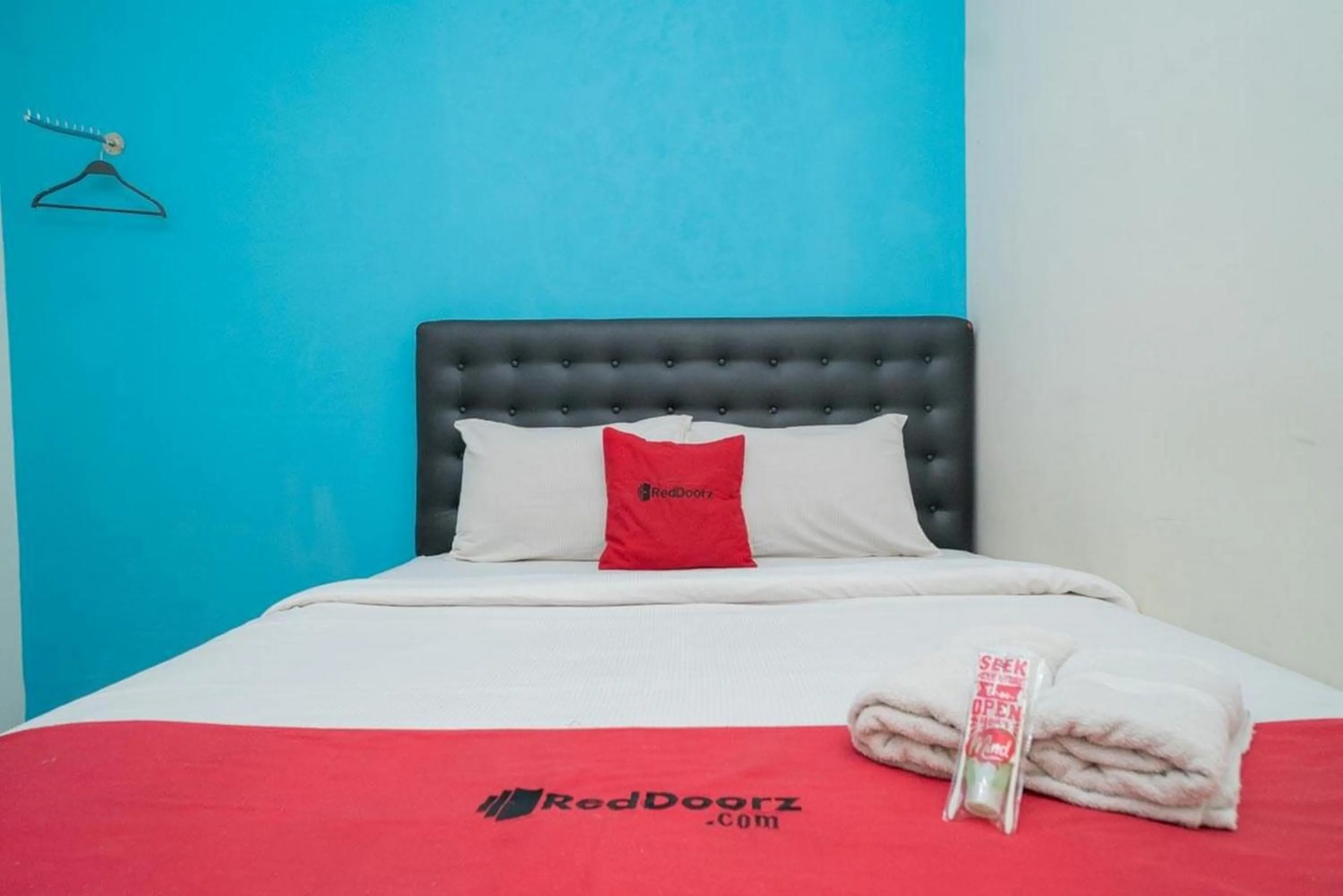 Standard Double Room in RedDoorz at Mayjen Sungkono Surabaya