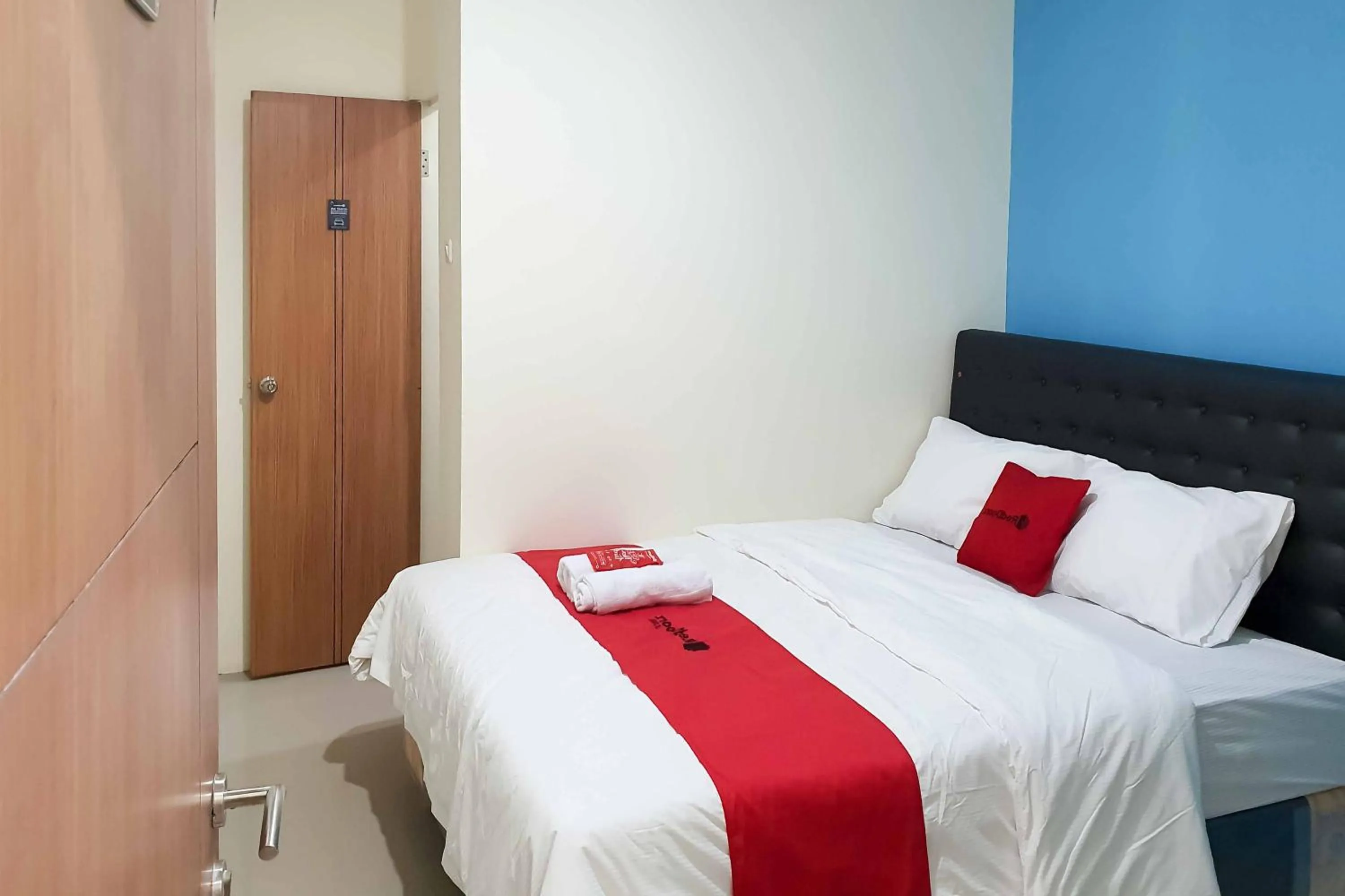 RedDoorz at Mayjen Sungkono Surabaya