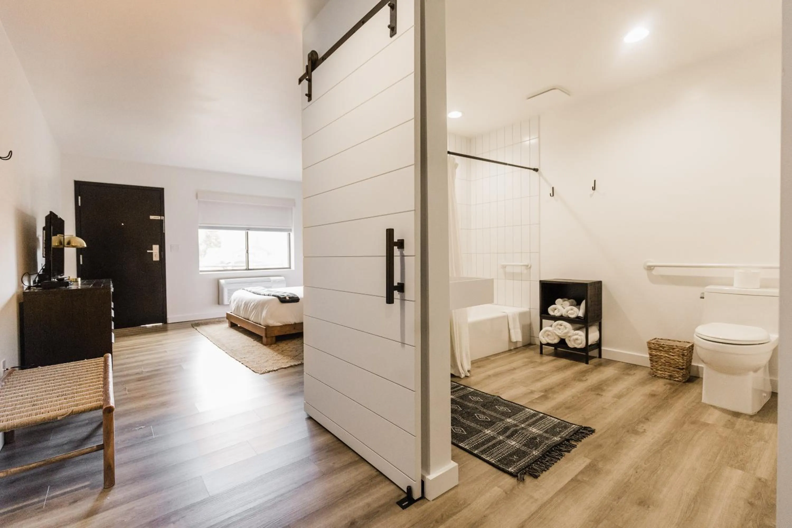 Wonderstone Single Queen ADA in Wonderstone at Glacier