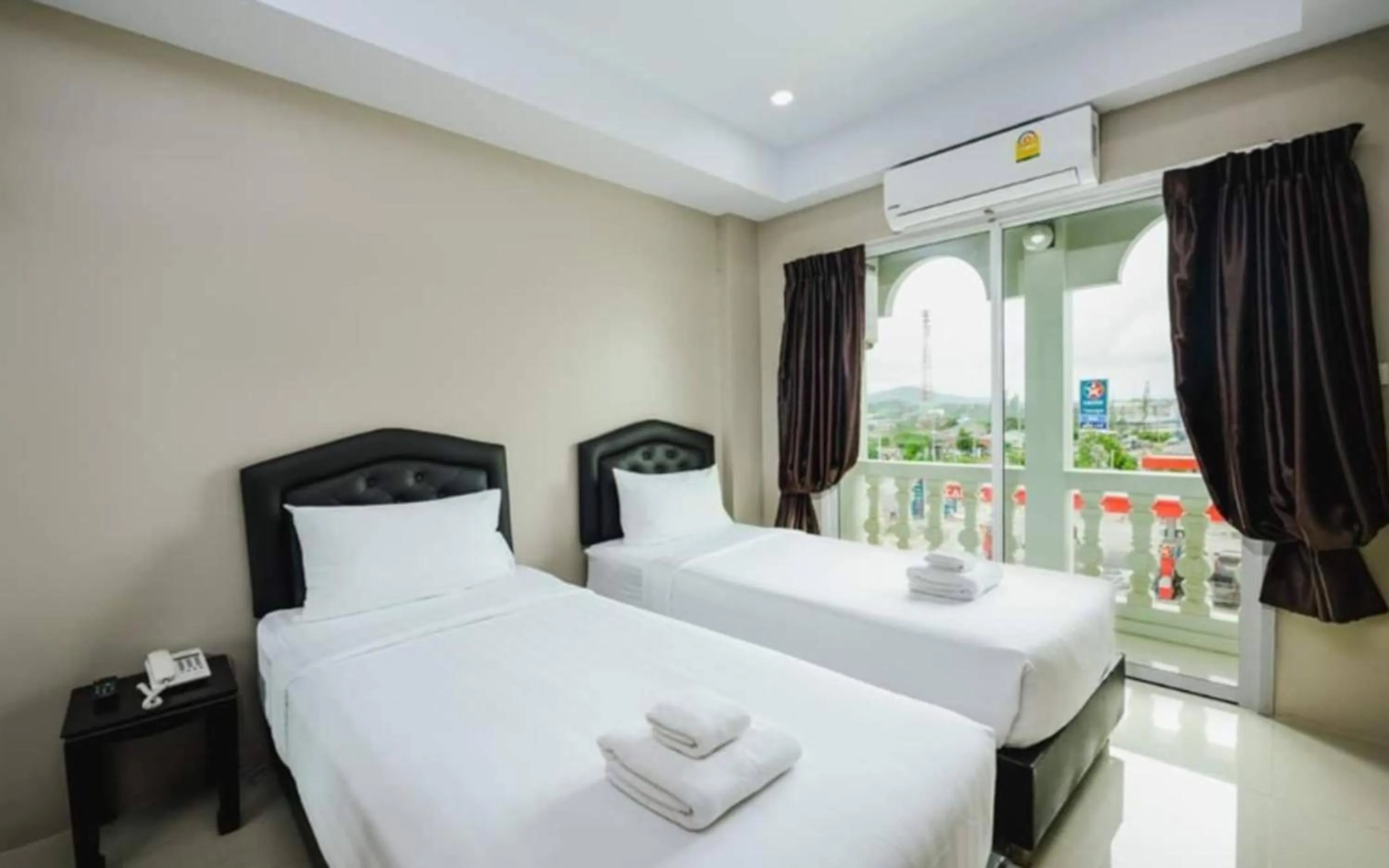 Deluxe Twin Room in Tyler Cherngtalay