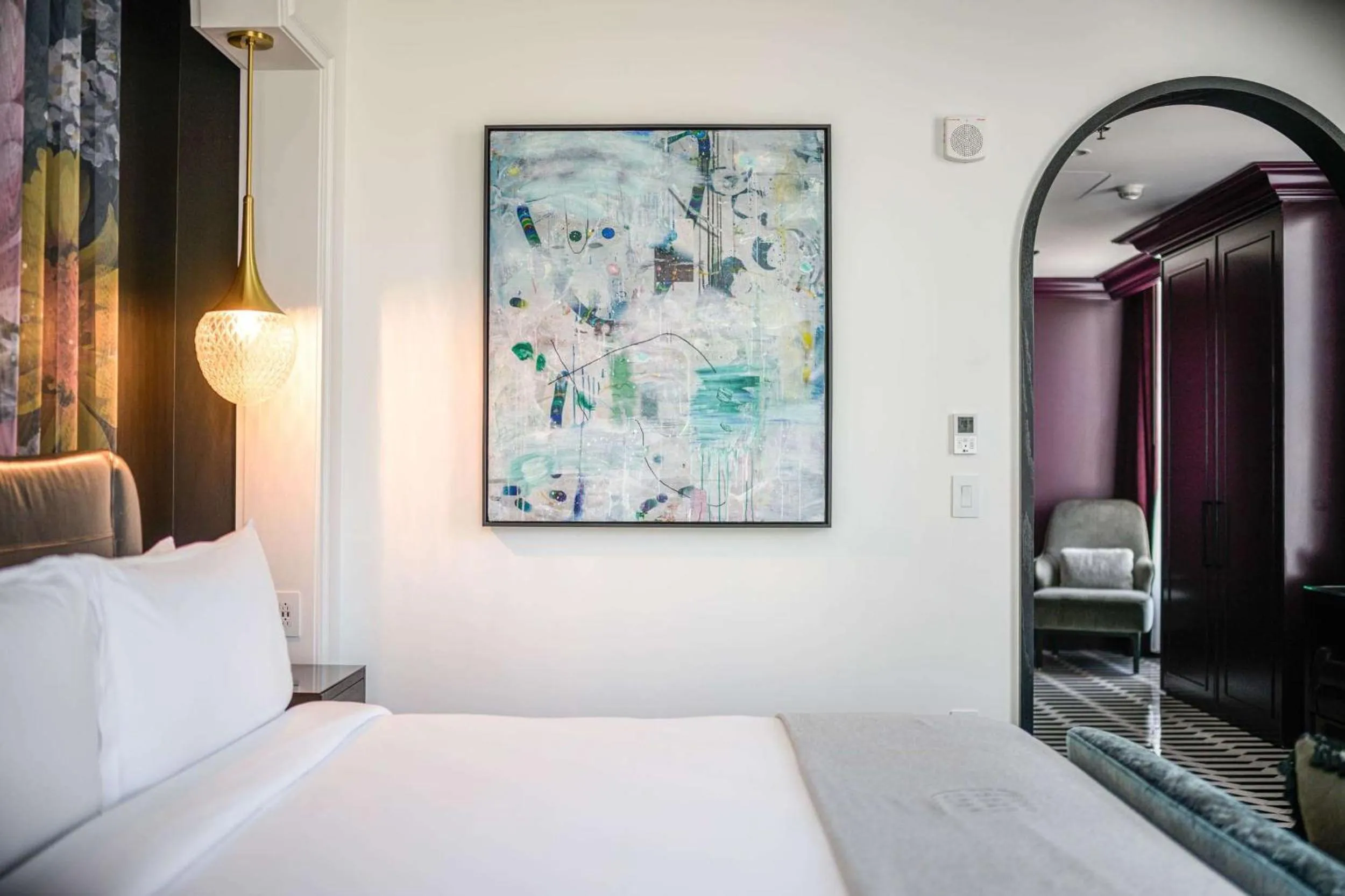 Corner King Room in Daxton Hotel Birmingham, Curio Collection by Hilton