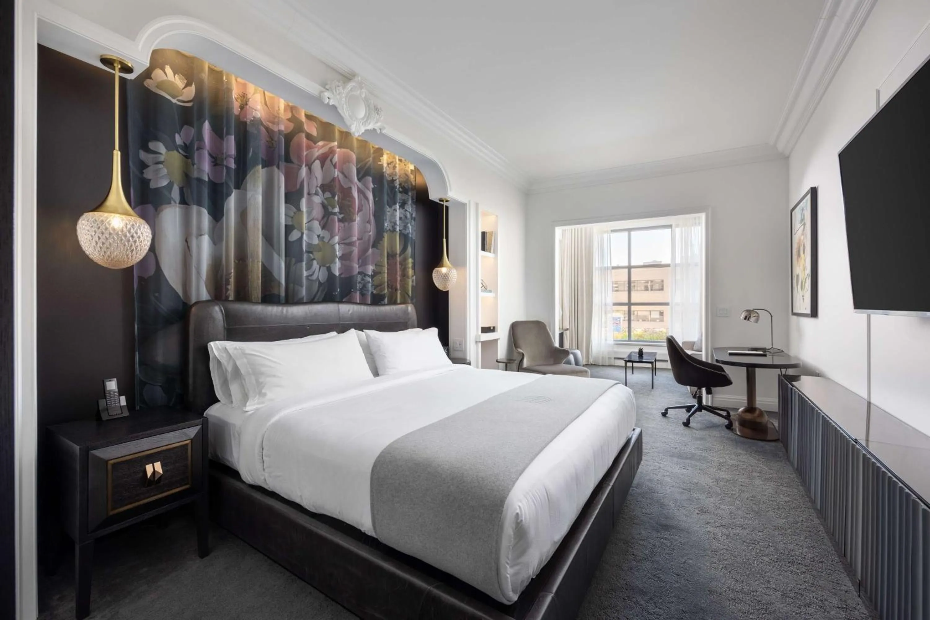 Solarium King room in Daxton Hotel Birmingham, Curio Collection by Hilton