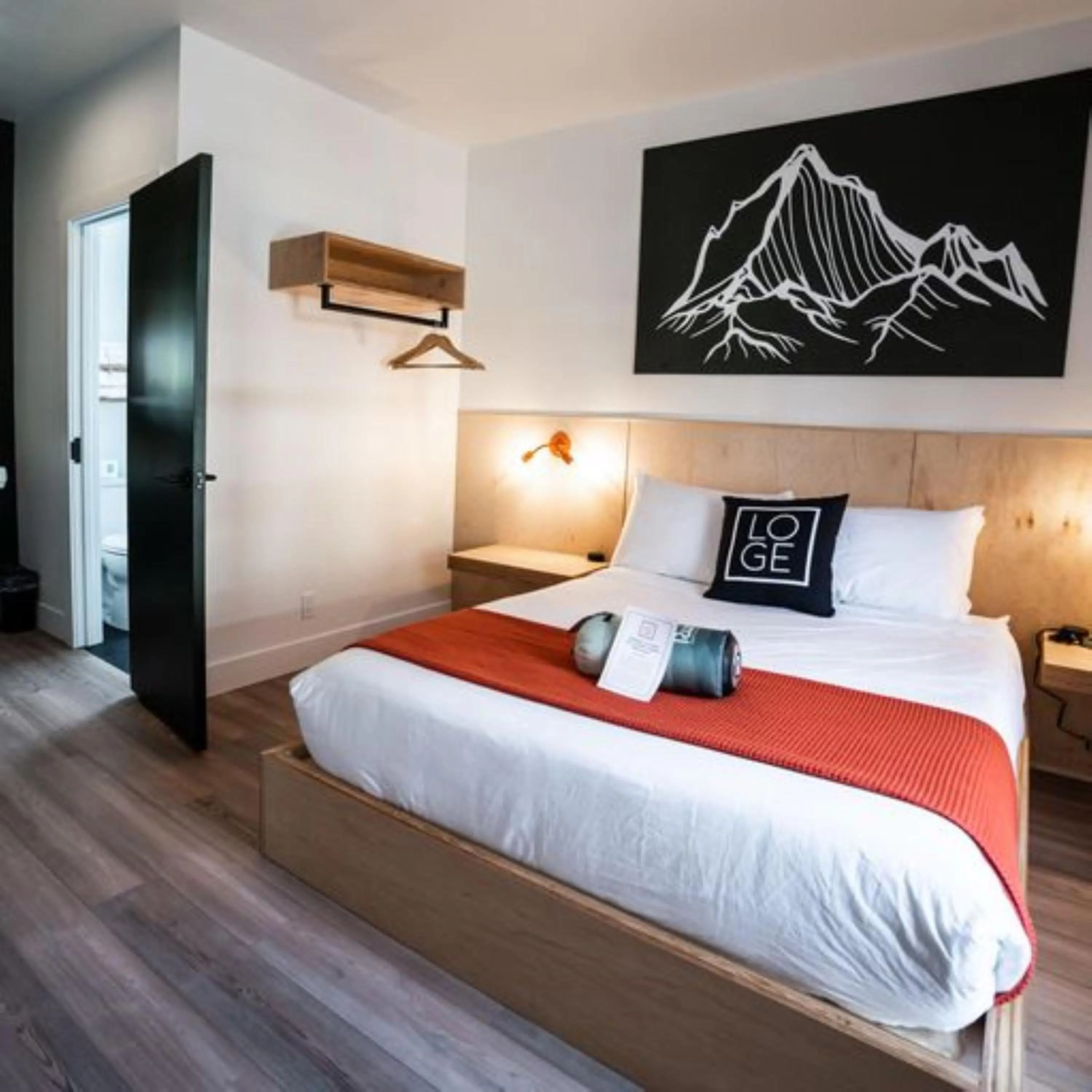 King Suite in LOGE Leavenworth - Downtown