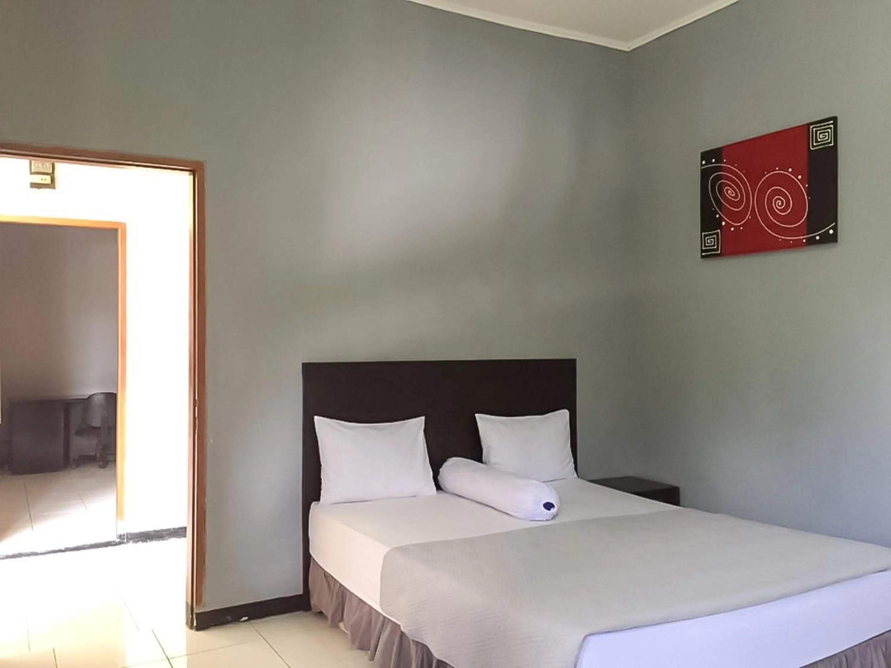 Standard Double Room in Kemang Place near Lippo Mall Kemang Mitra RedDoorz